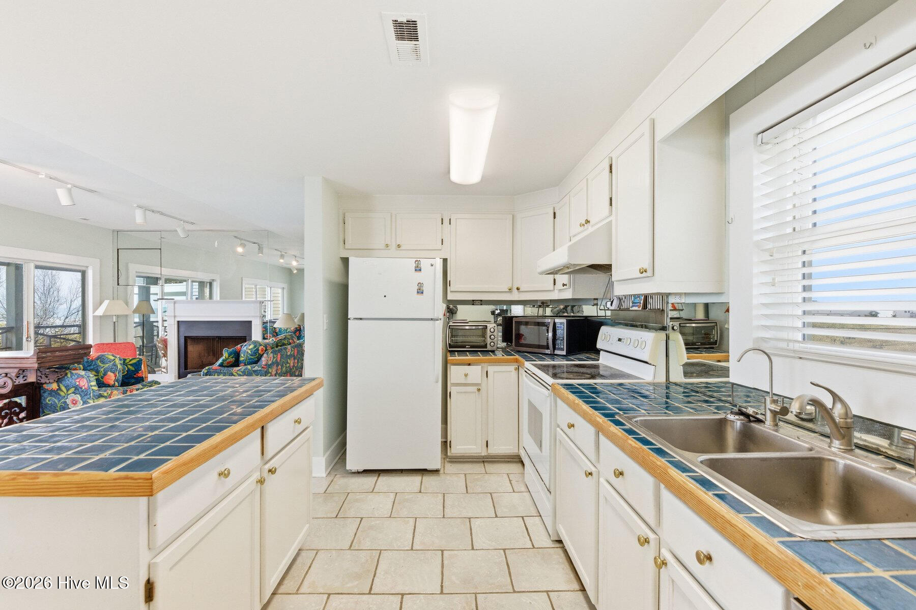 100566391 | Photo 15