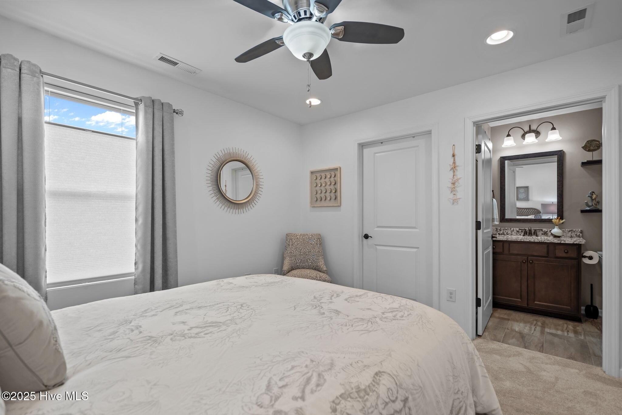 100528063 | Photo 28