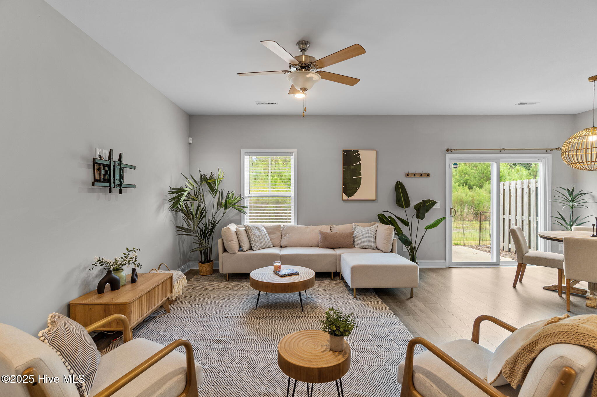 1527 Grey Cliff, Wilmington, NC 28405 – photo 4: 6-living_room_from_chairs