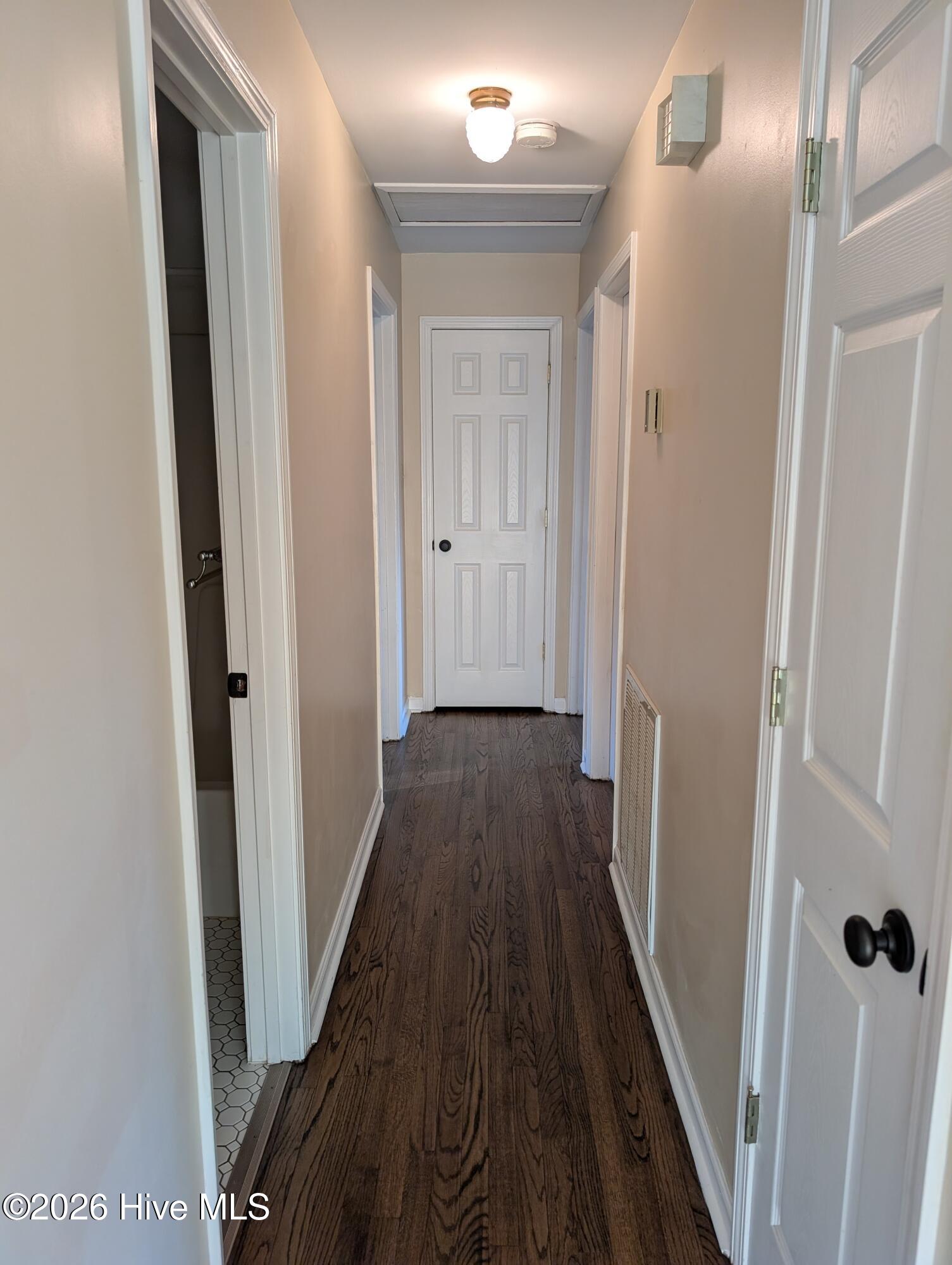 100548942 | Photo 18