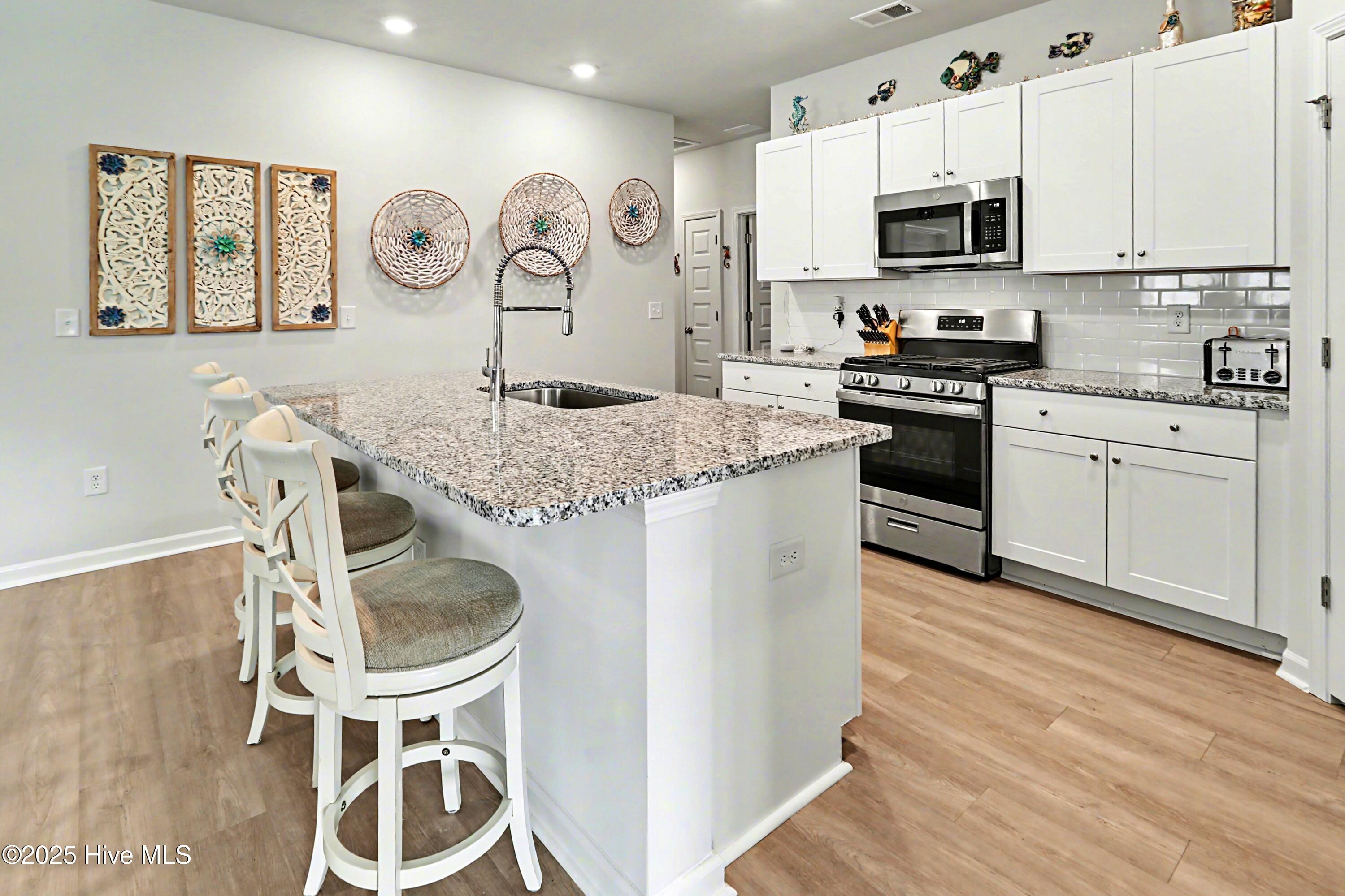 100547065 | Photo 16