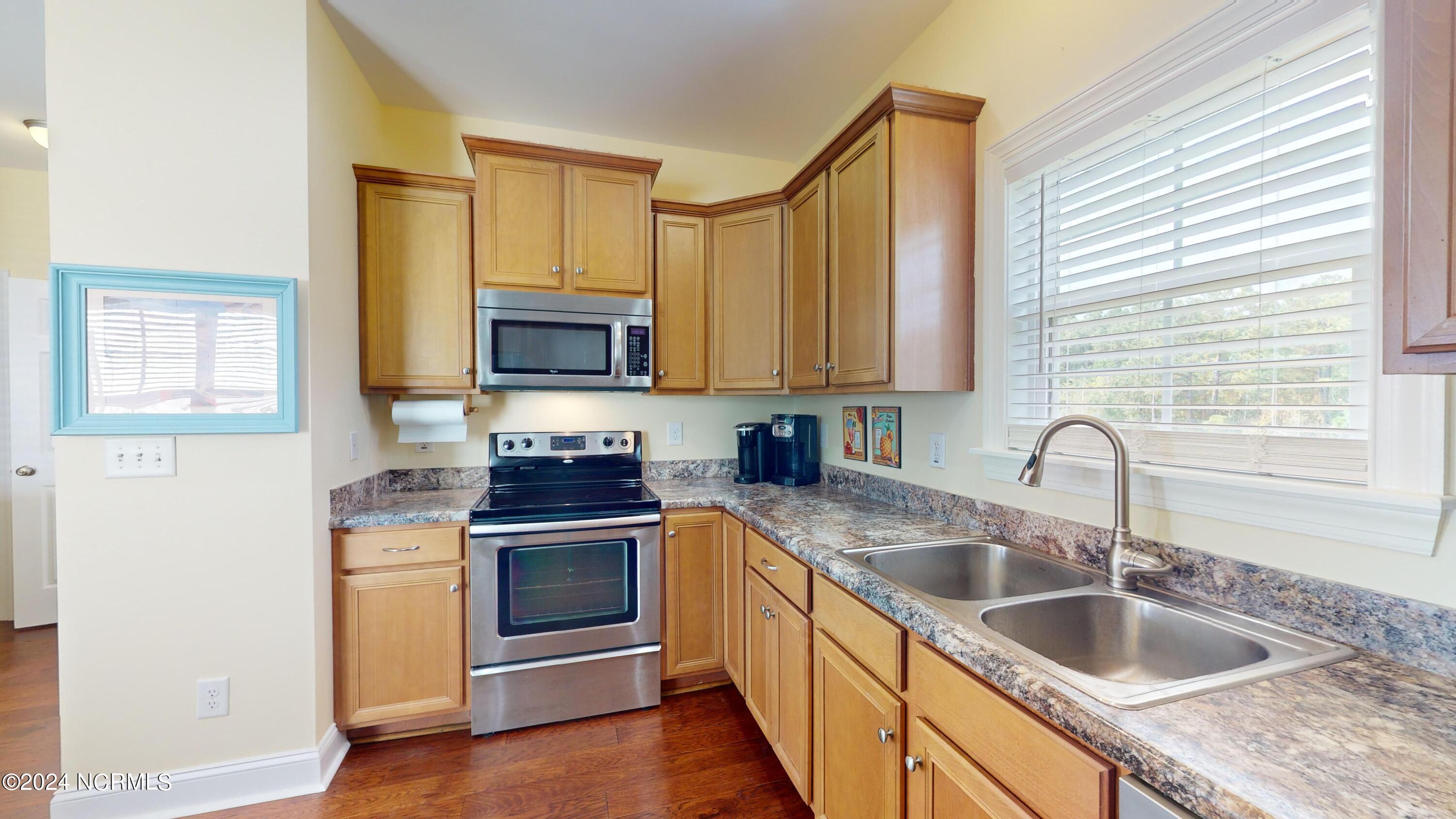 100469557 | Photo 21