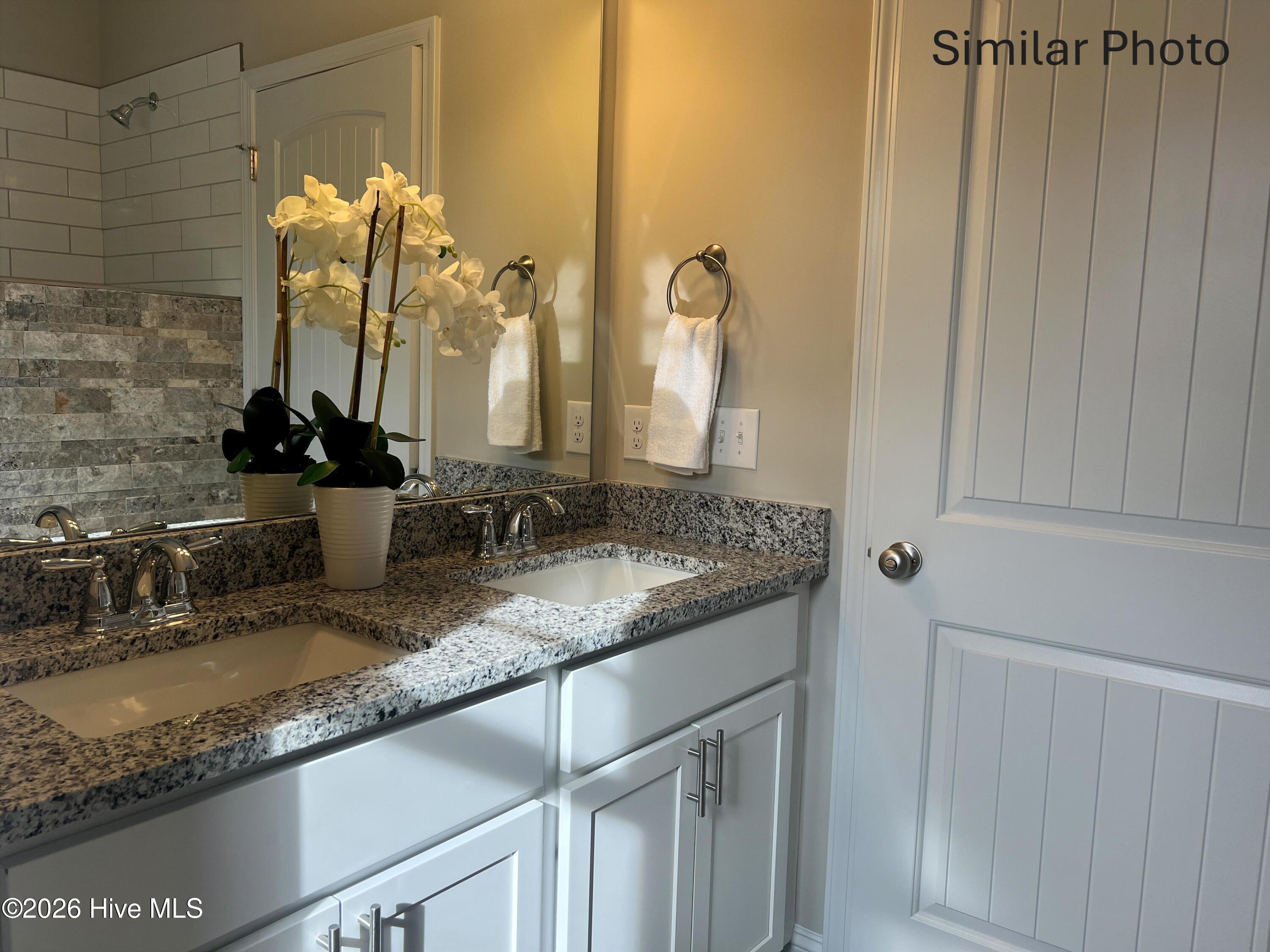 100549835 | Photo 12