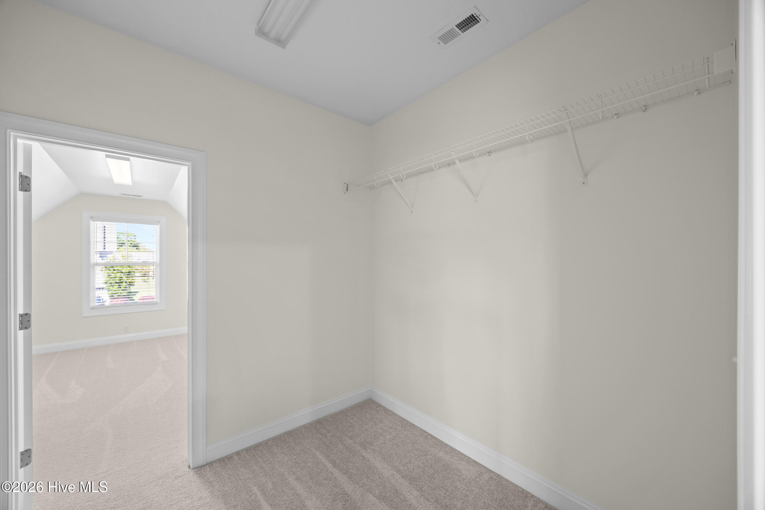 100568241 | Photo 46