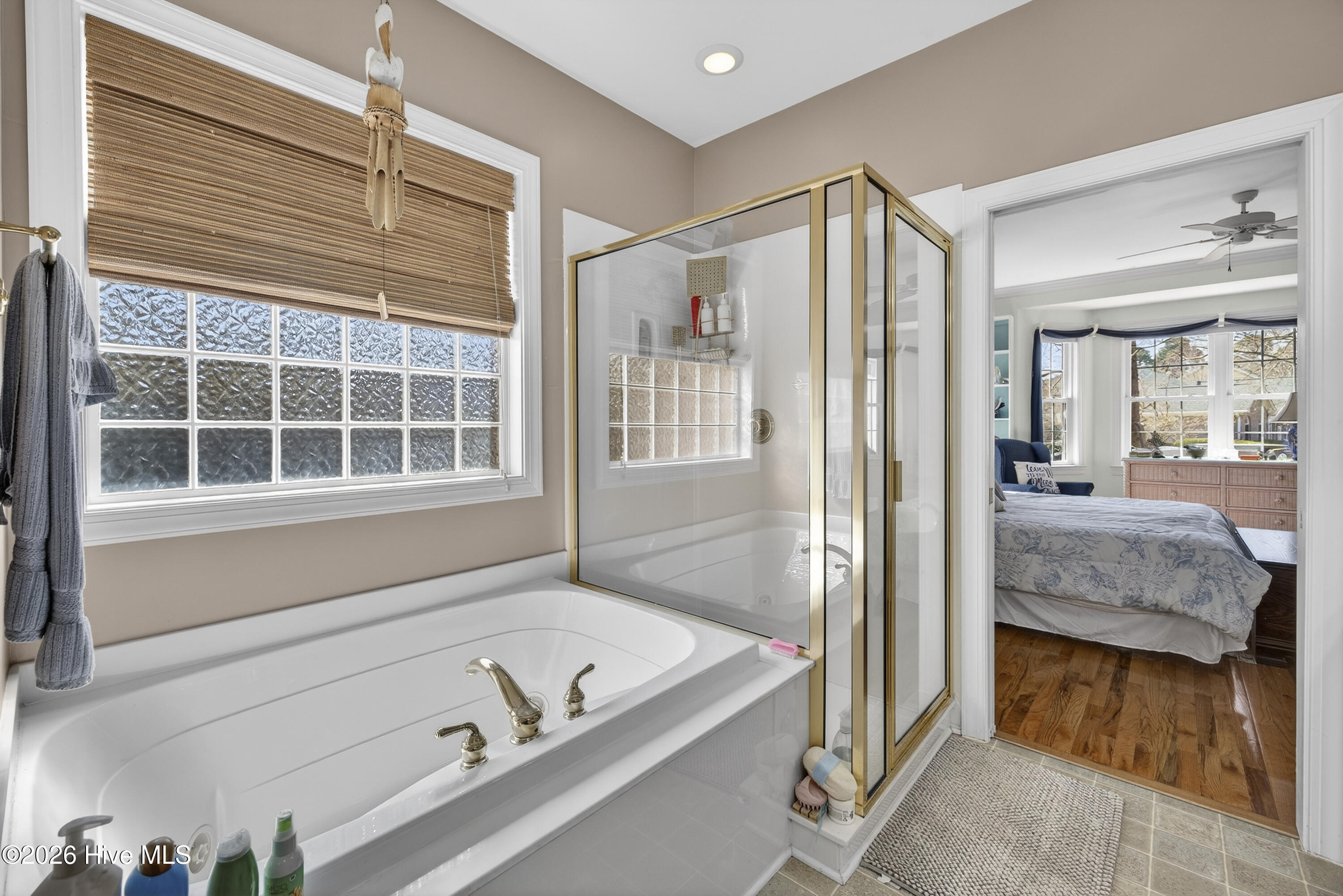 100561189 | Photo 40