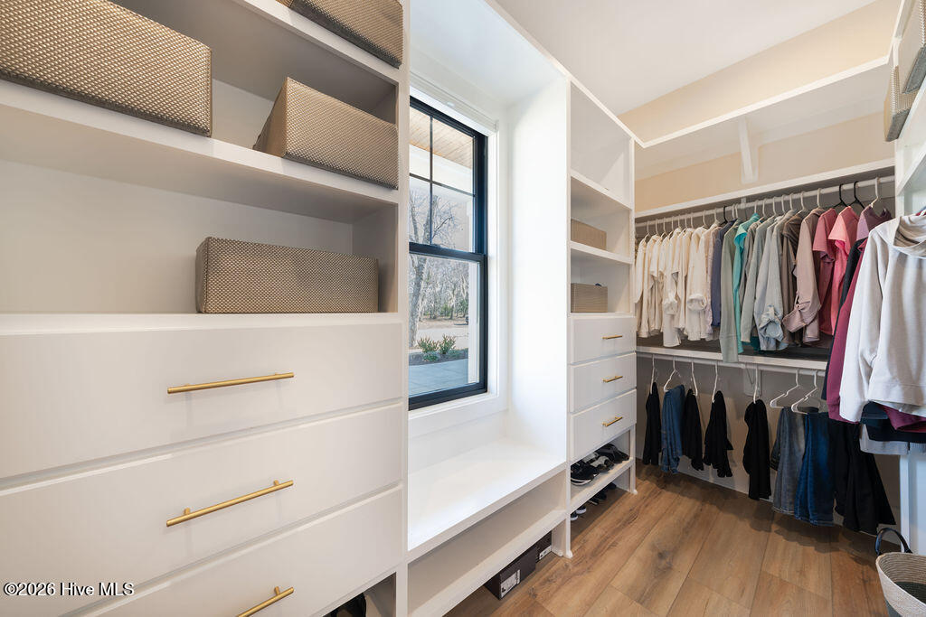 100558848 | Photo 30