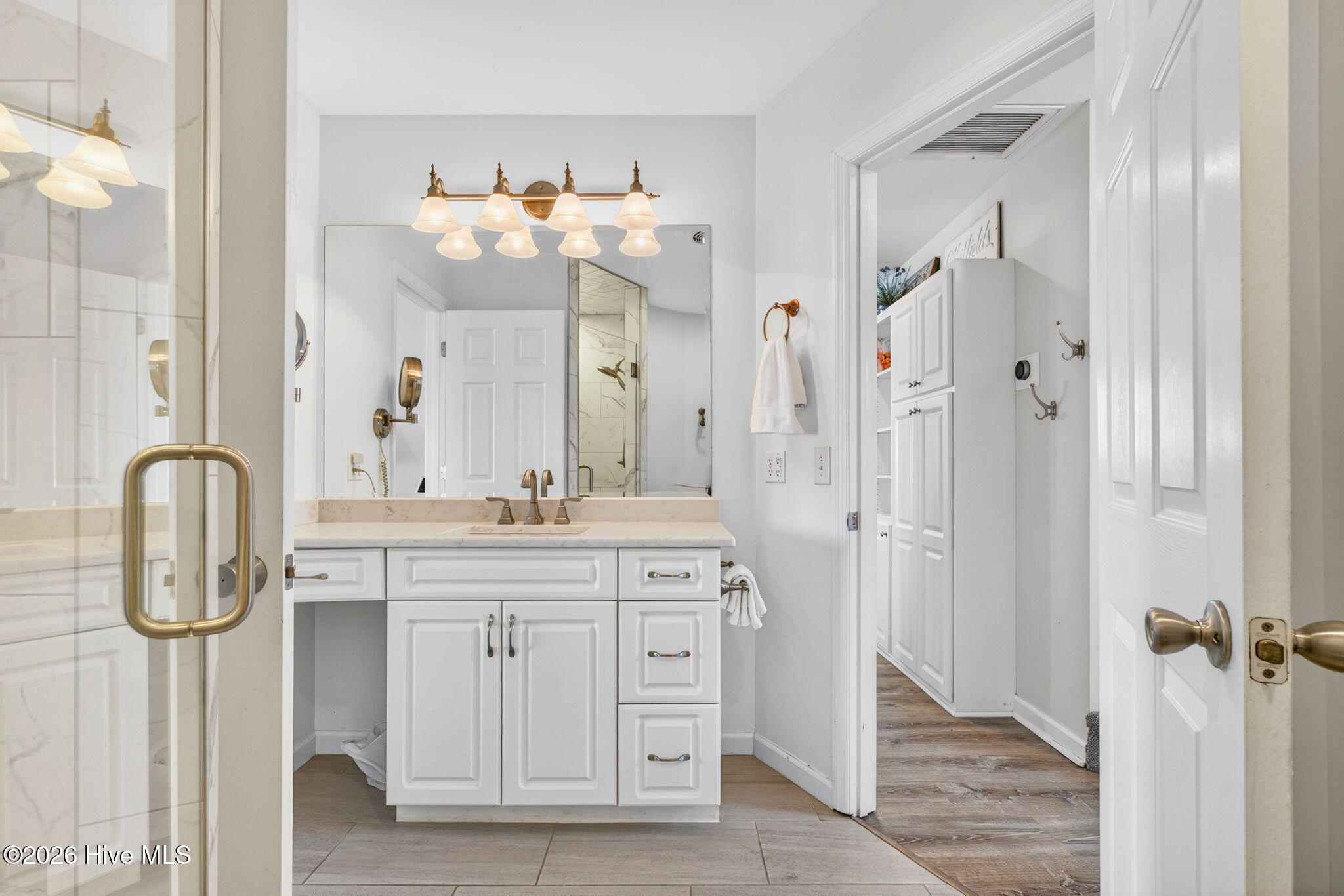 100558520 | Photo 21