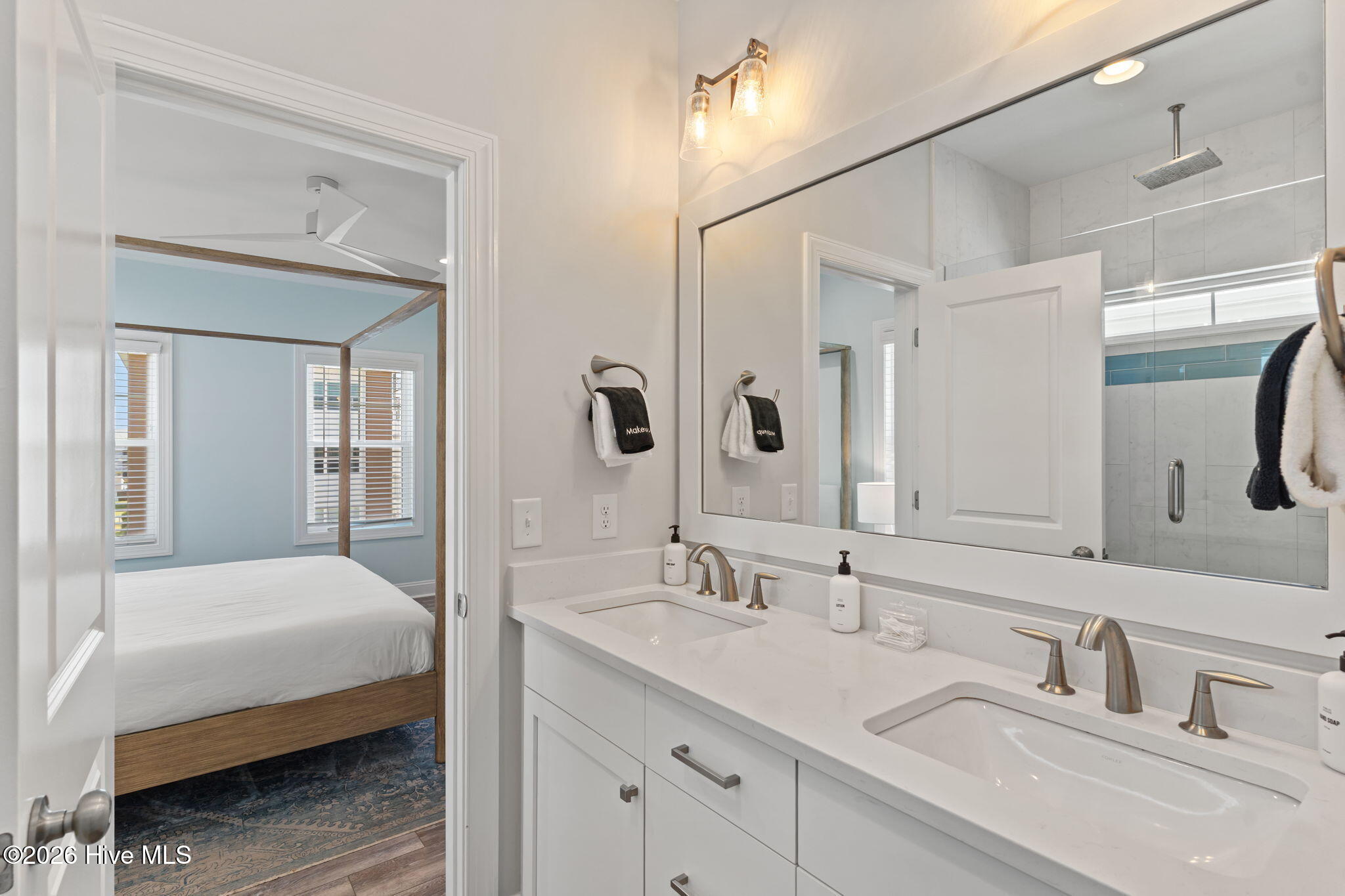 100565767 | Photo 23