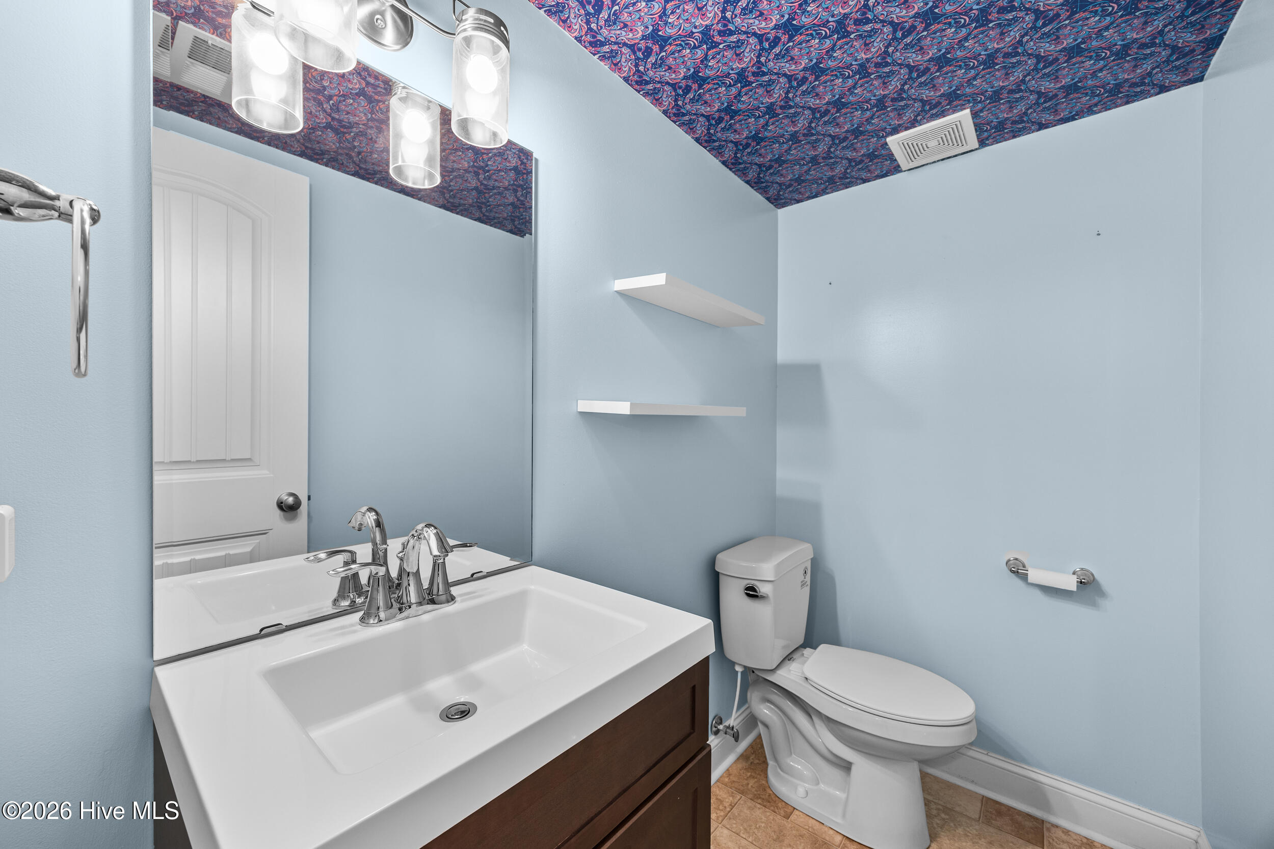 100565934 | Photo 11