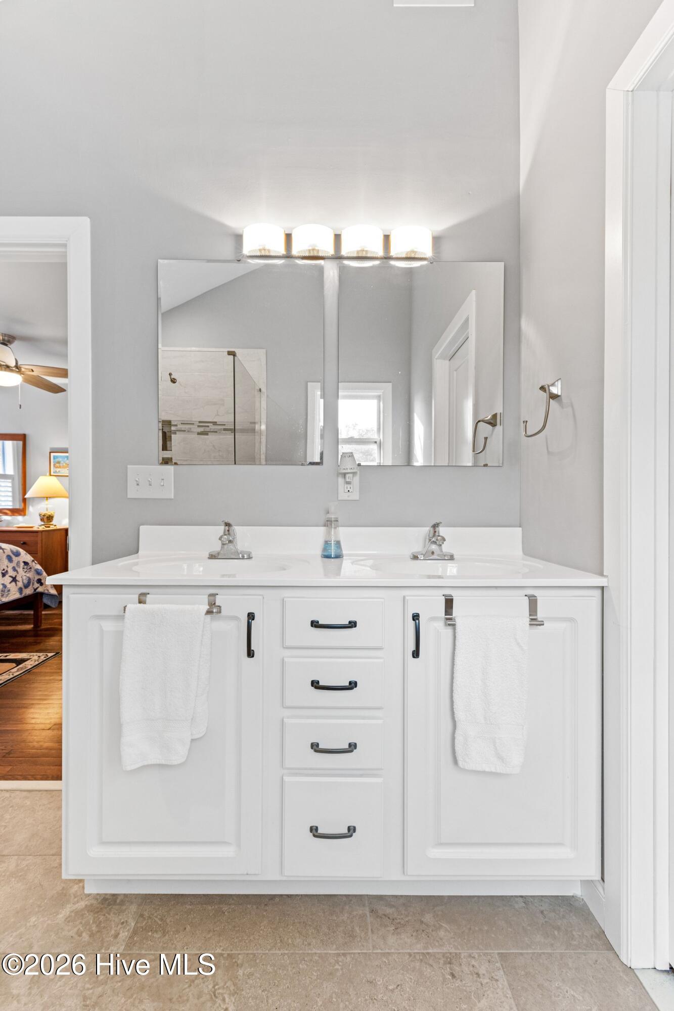 100548098 | Photo 27