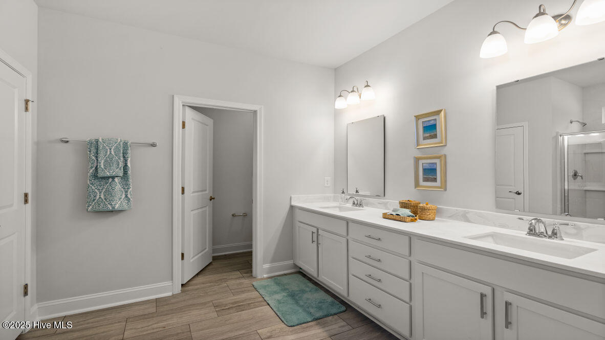 100547990 | Photo 20