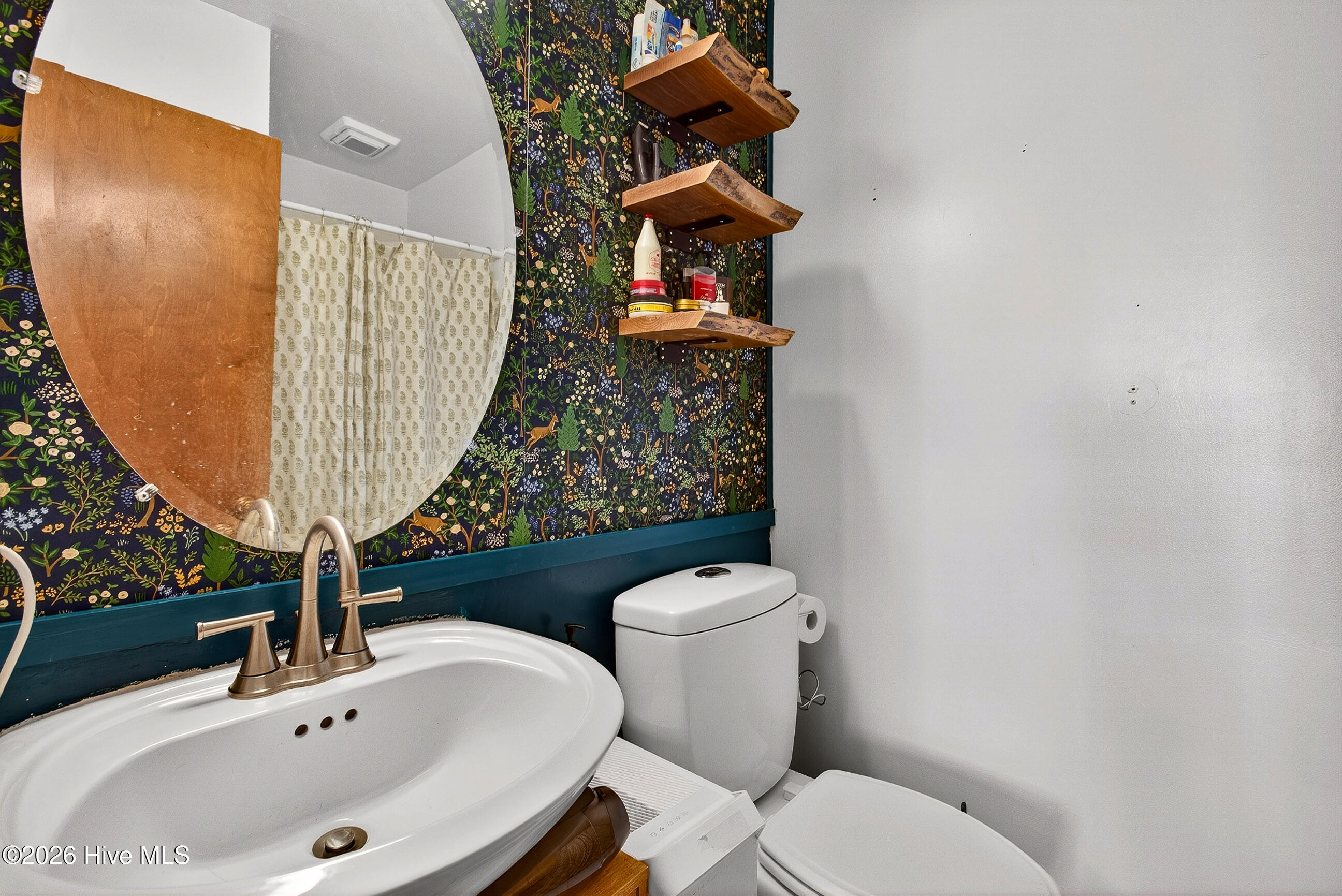 100570102 | Photo 18