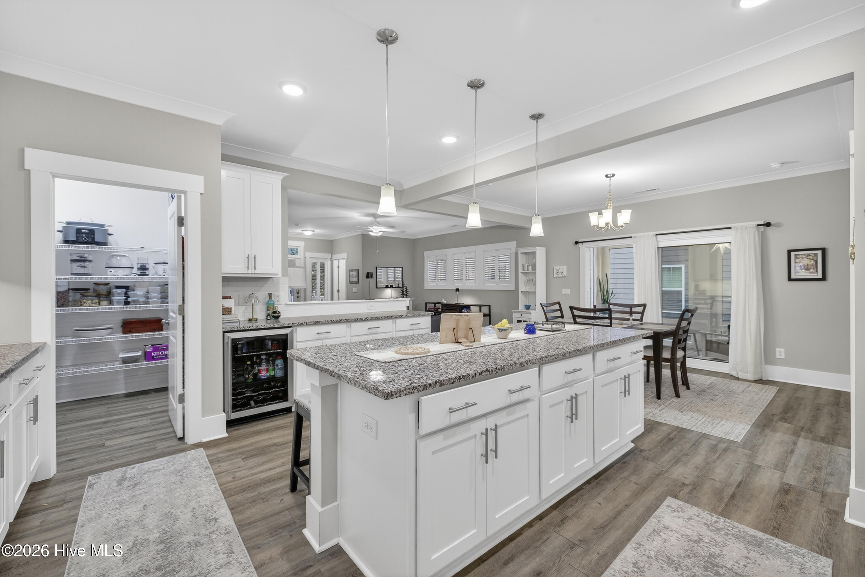 100558964 | Photo 11