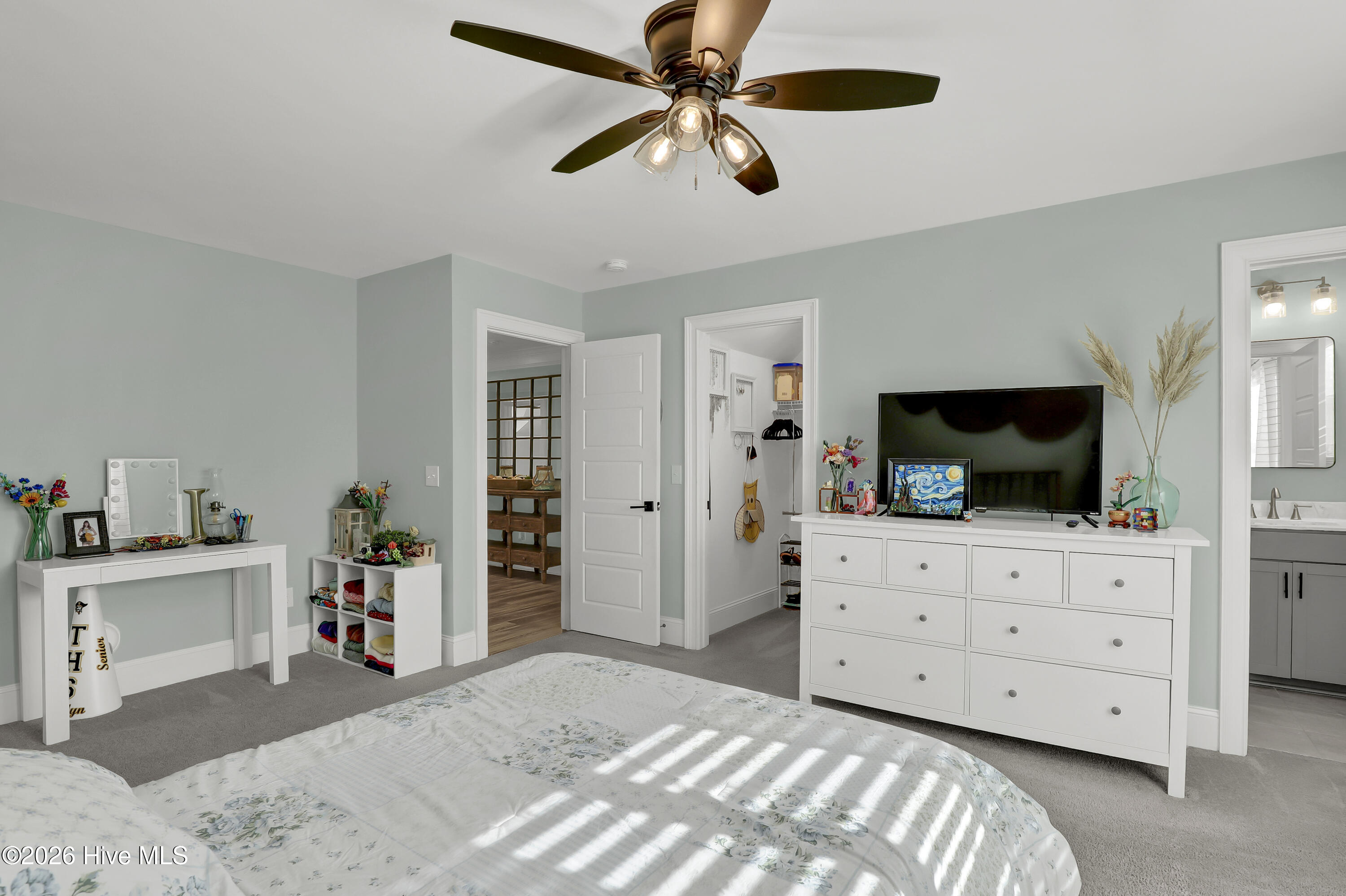 100558429 | Photo 38