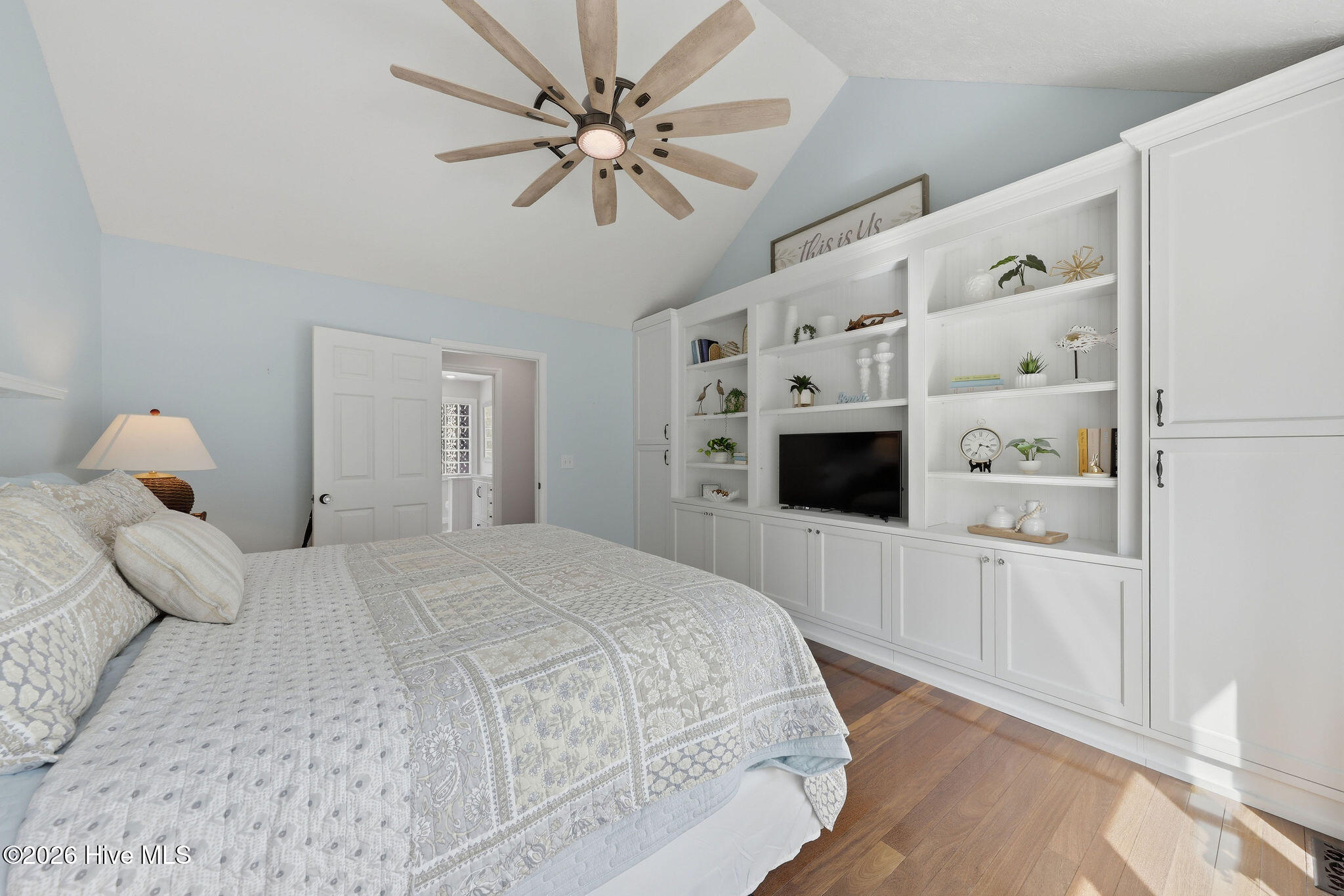 100567317 | Photo 19