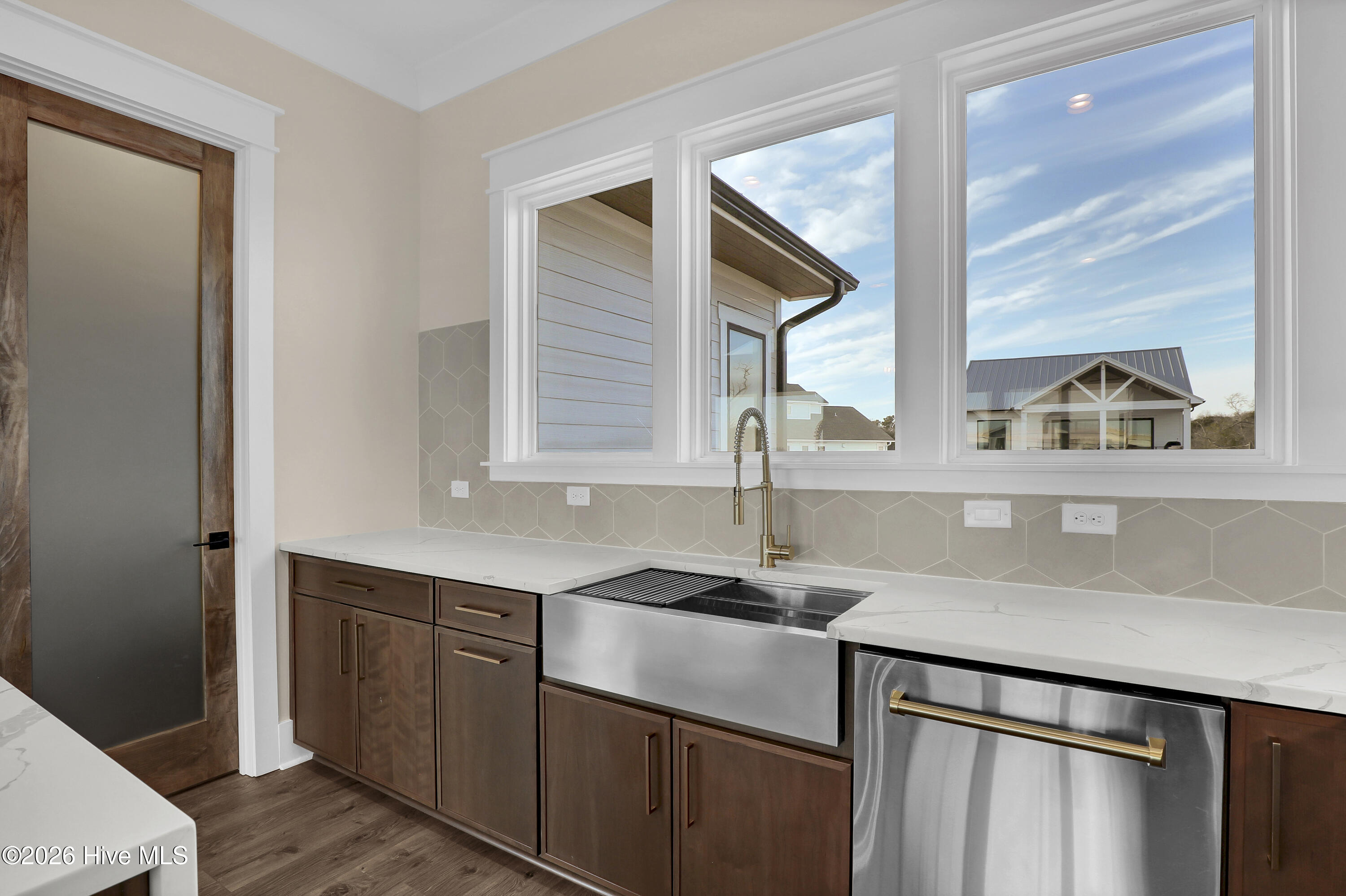 100556414 | Photo 17