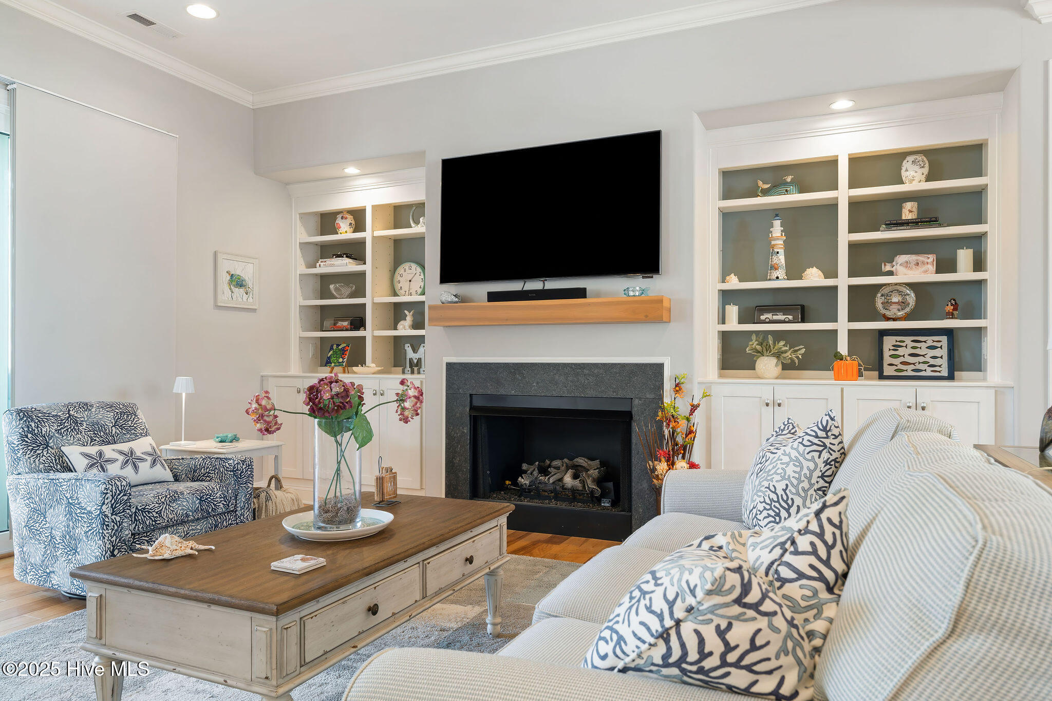 100547270 | Photo 12