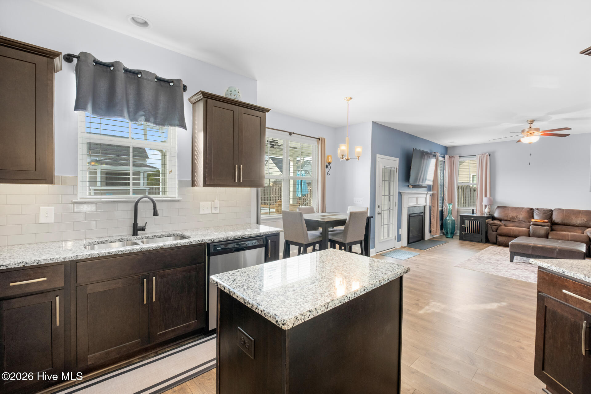 100552909 | Photo 21