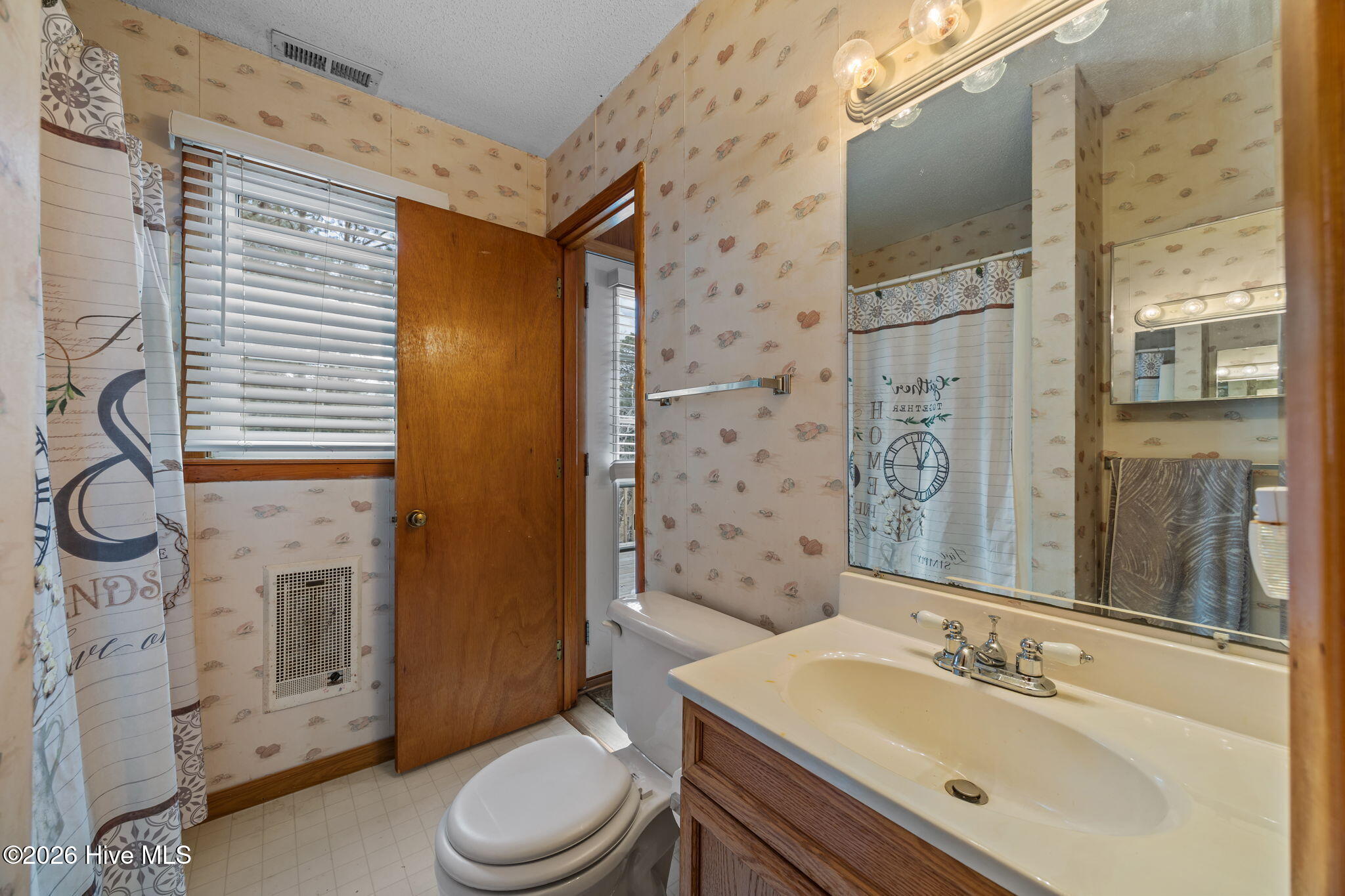 100555890 | Photo 21