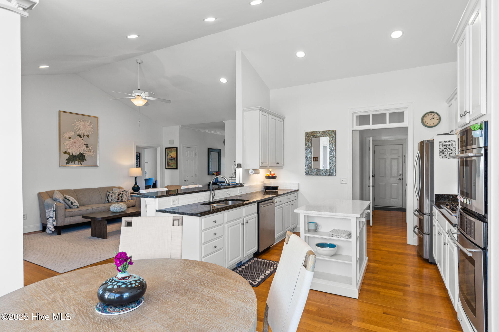 100538091 | Photo 25