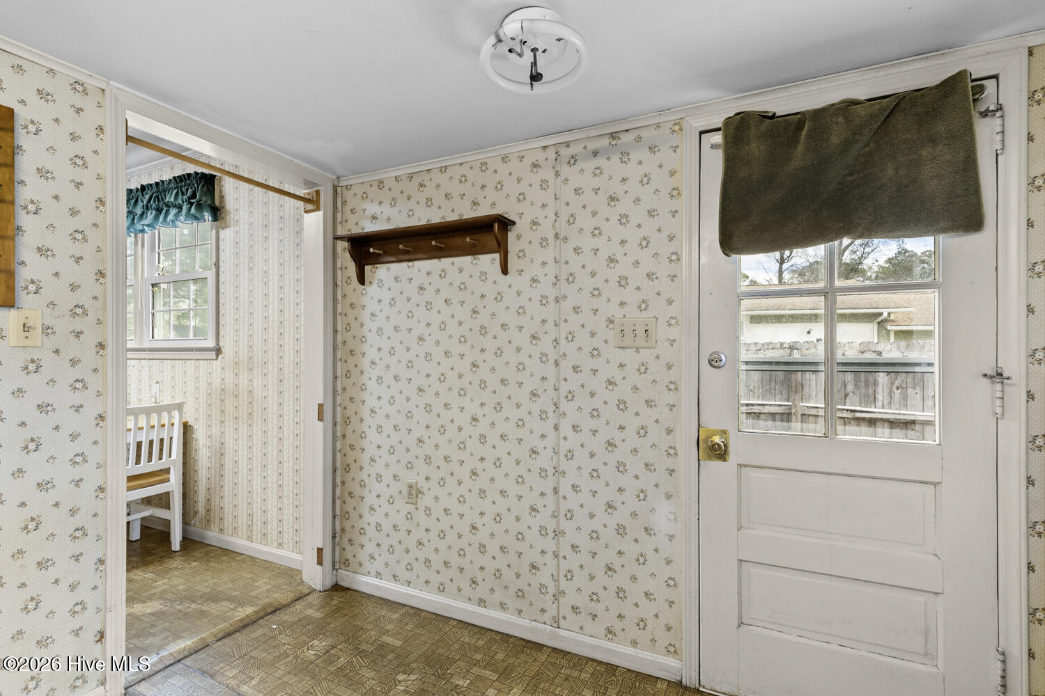 100549586 | Photo 17