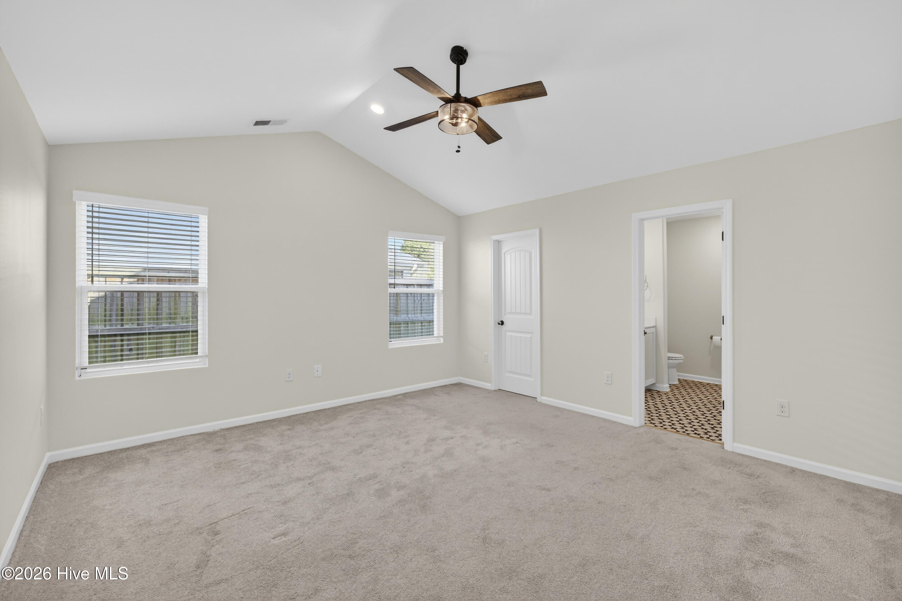 100553083 | Photo 17