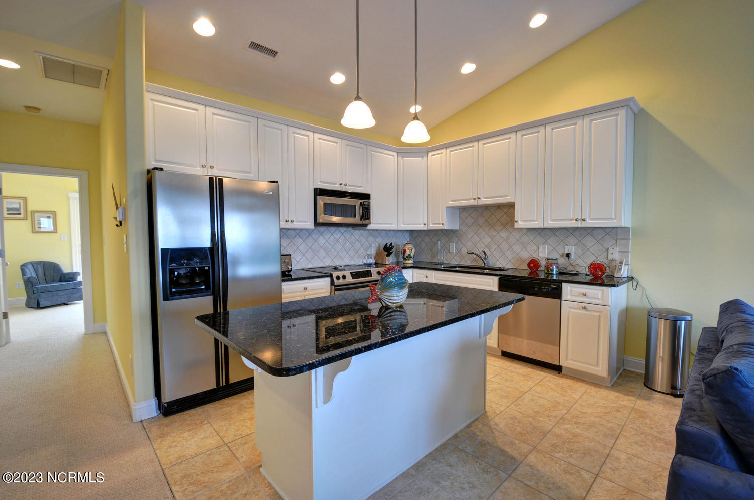 100520979 | Photo 19