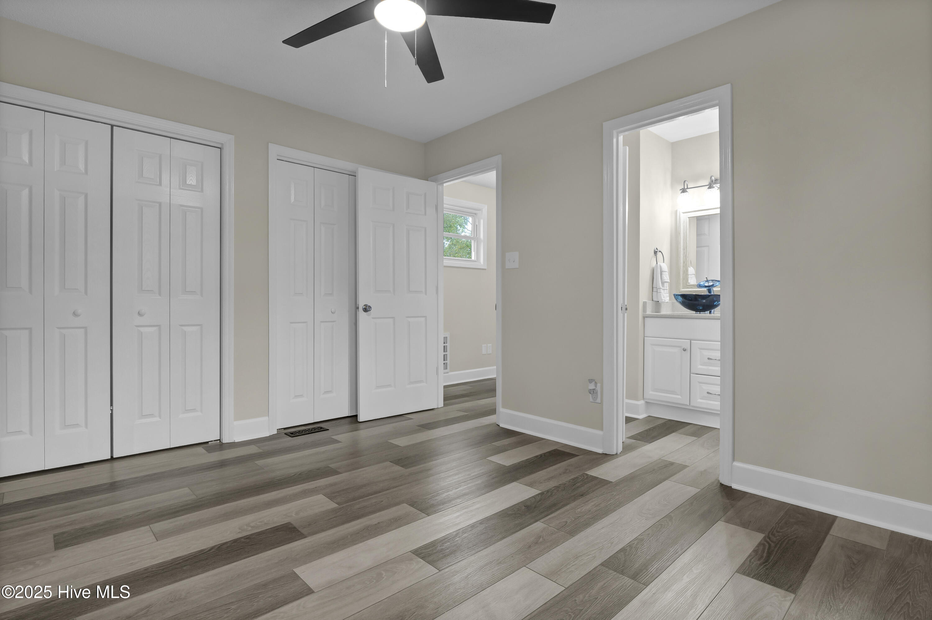 100533460 | Photo 25