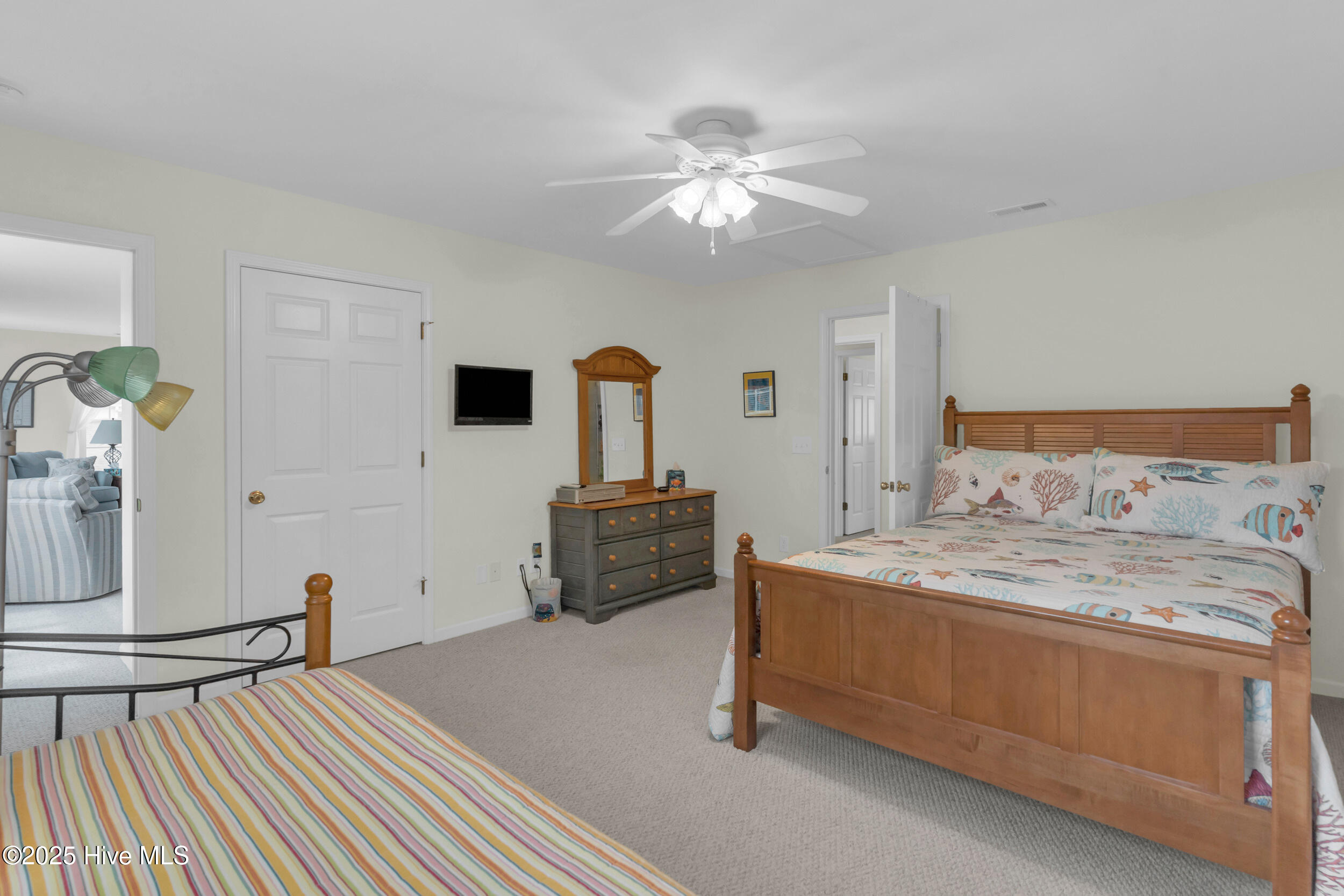 100522612 | Photo 33