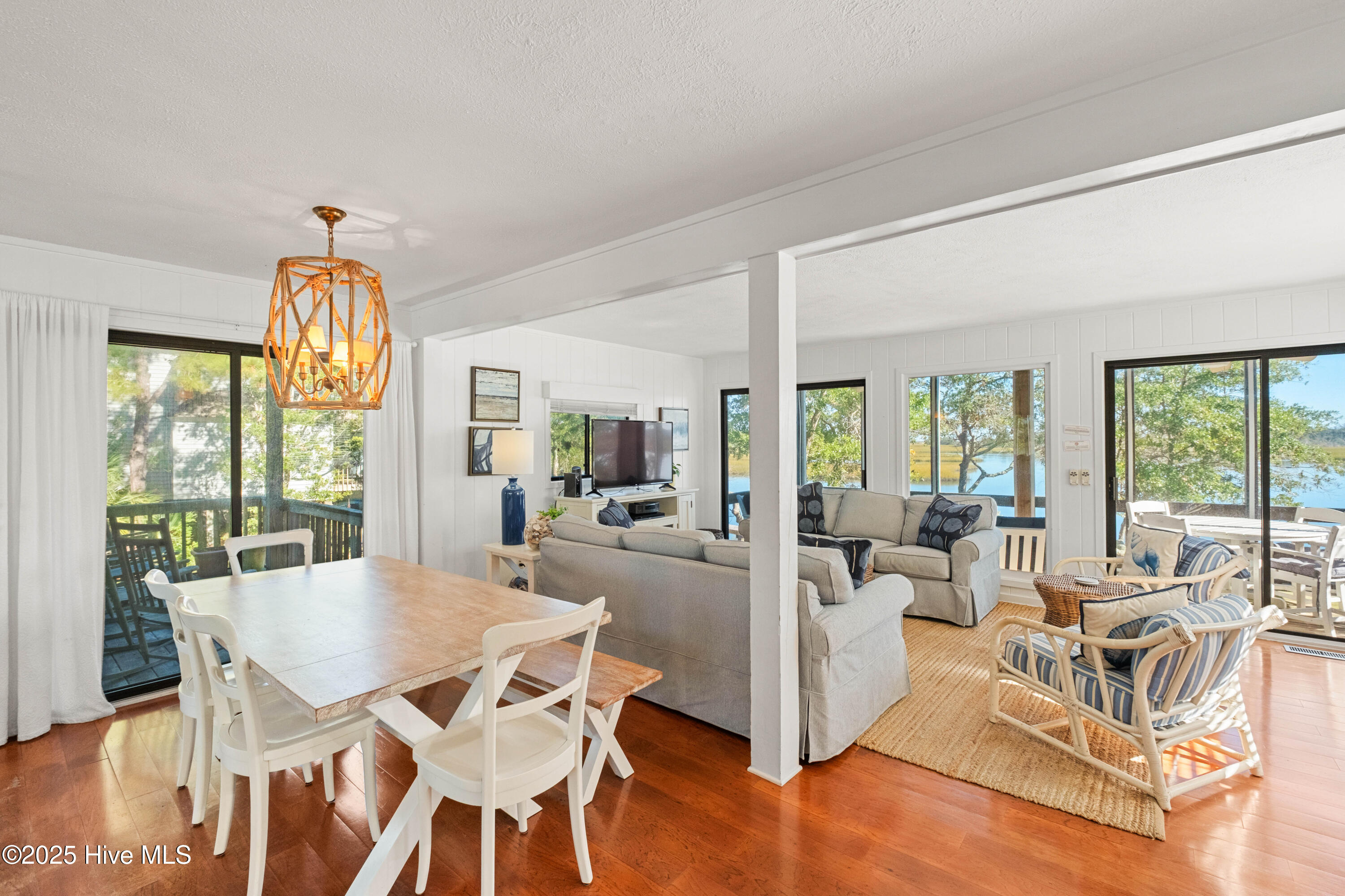 100540303 | Photo 14