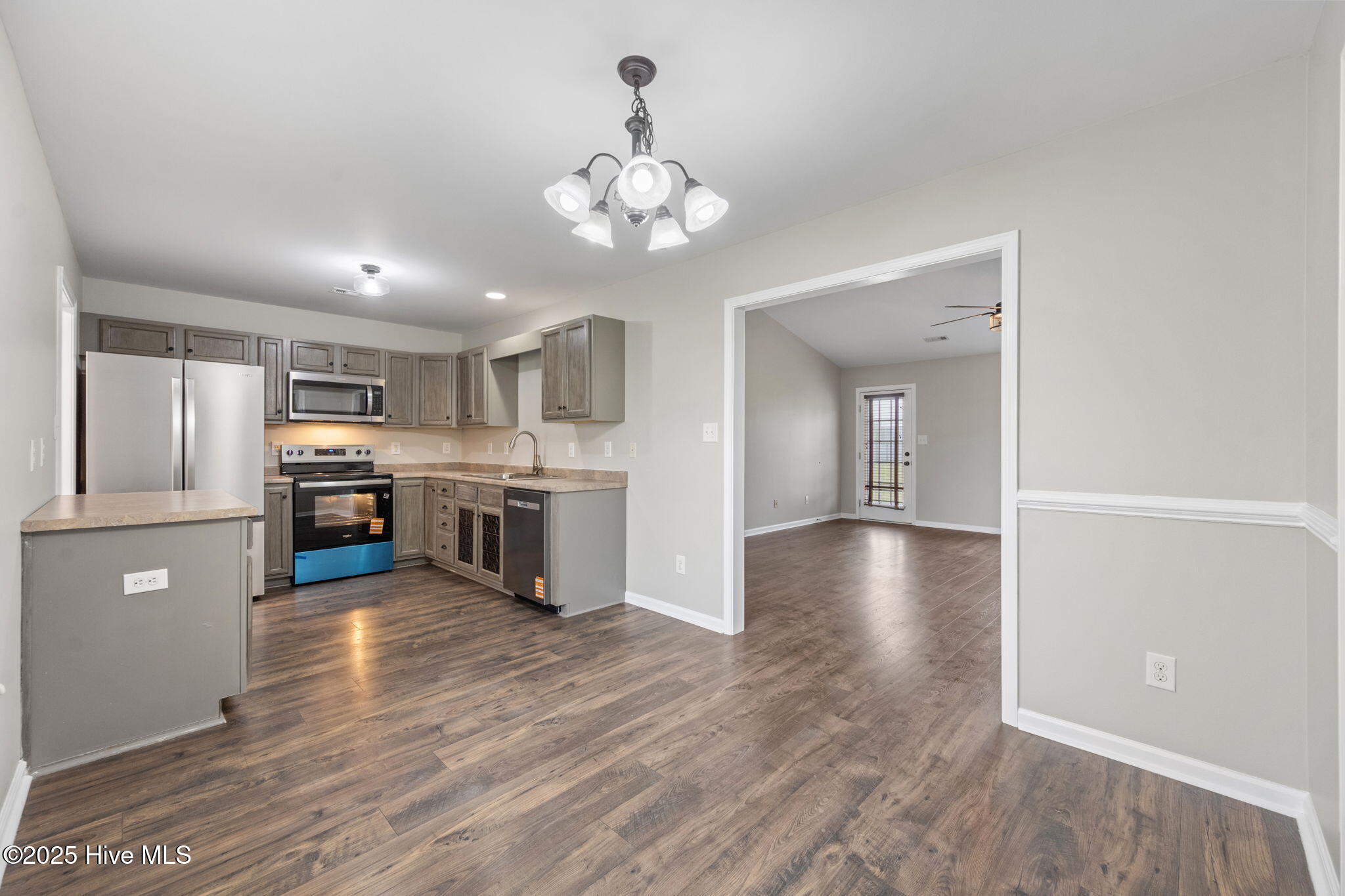 100539227 | Photo 14