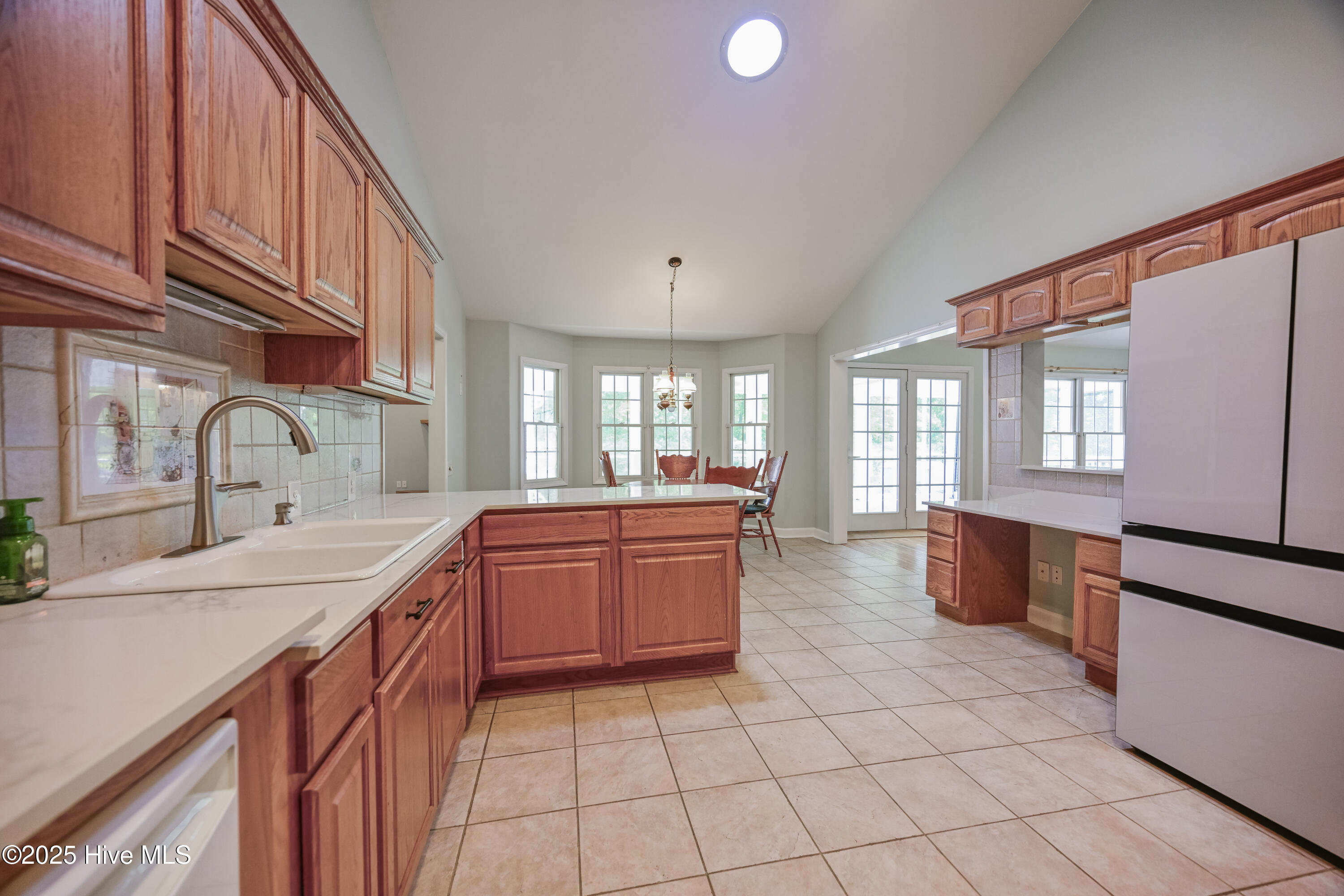 100523766 | Photo 18