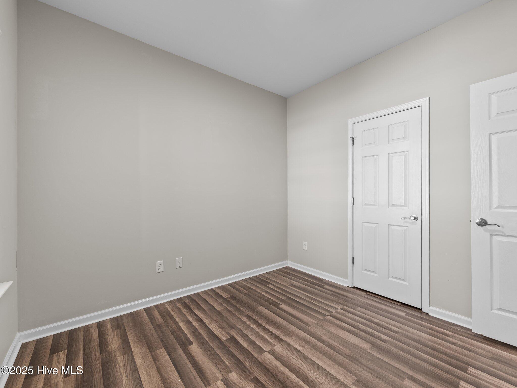 100561630 | Photo 28