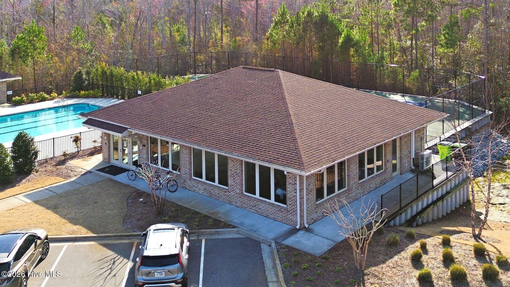 100559645 | Photo 47