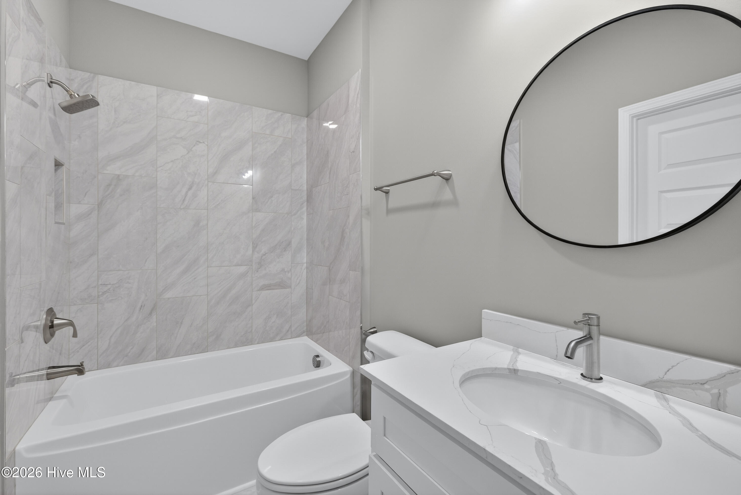 100548681 | Photo 32