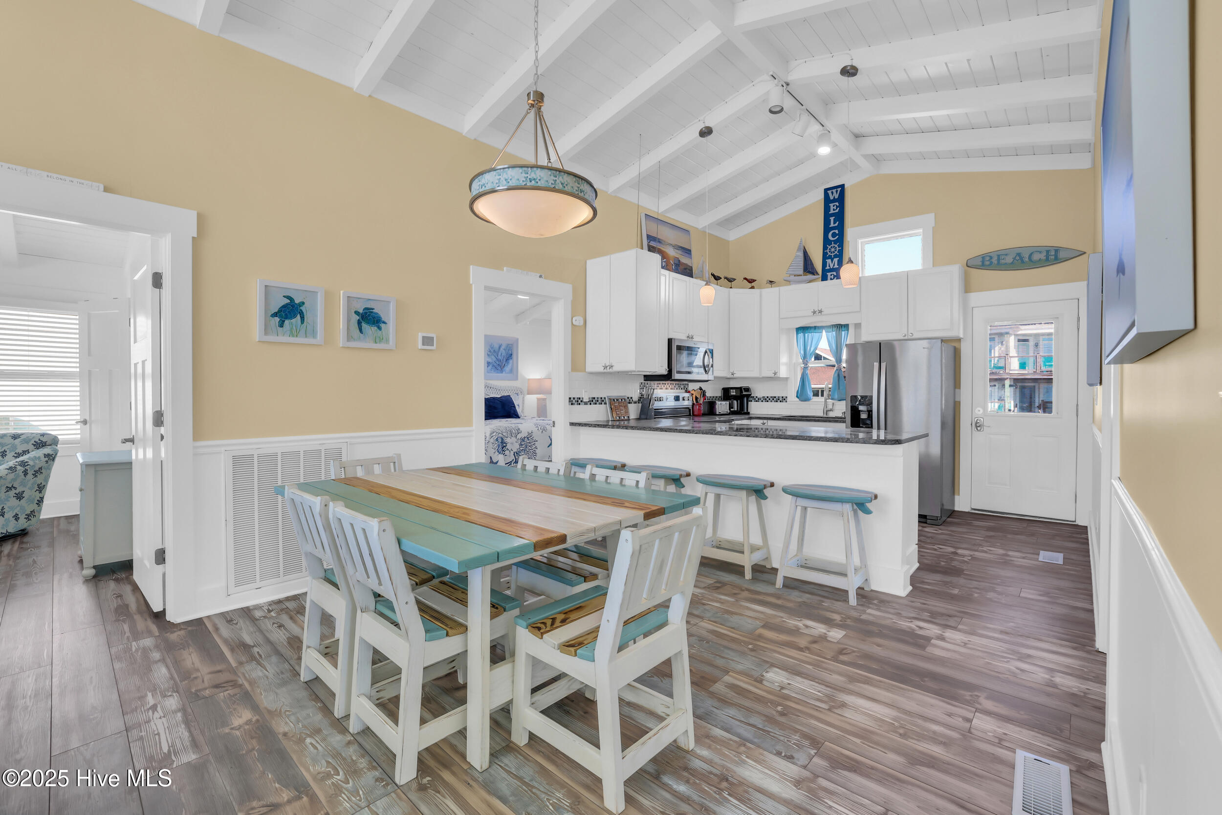 100536286 | Photo 15