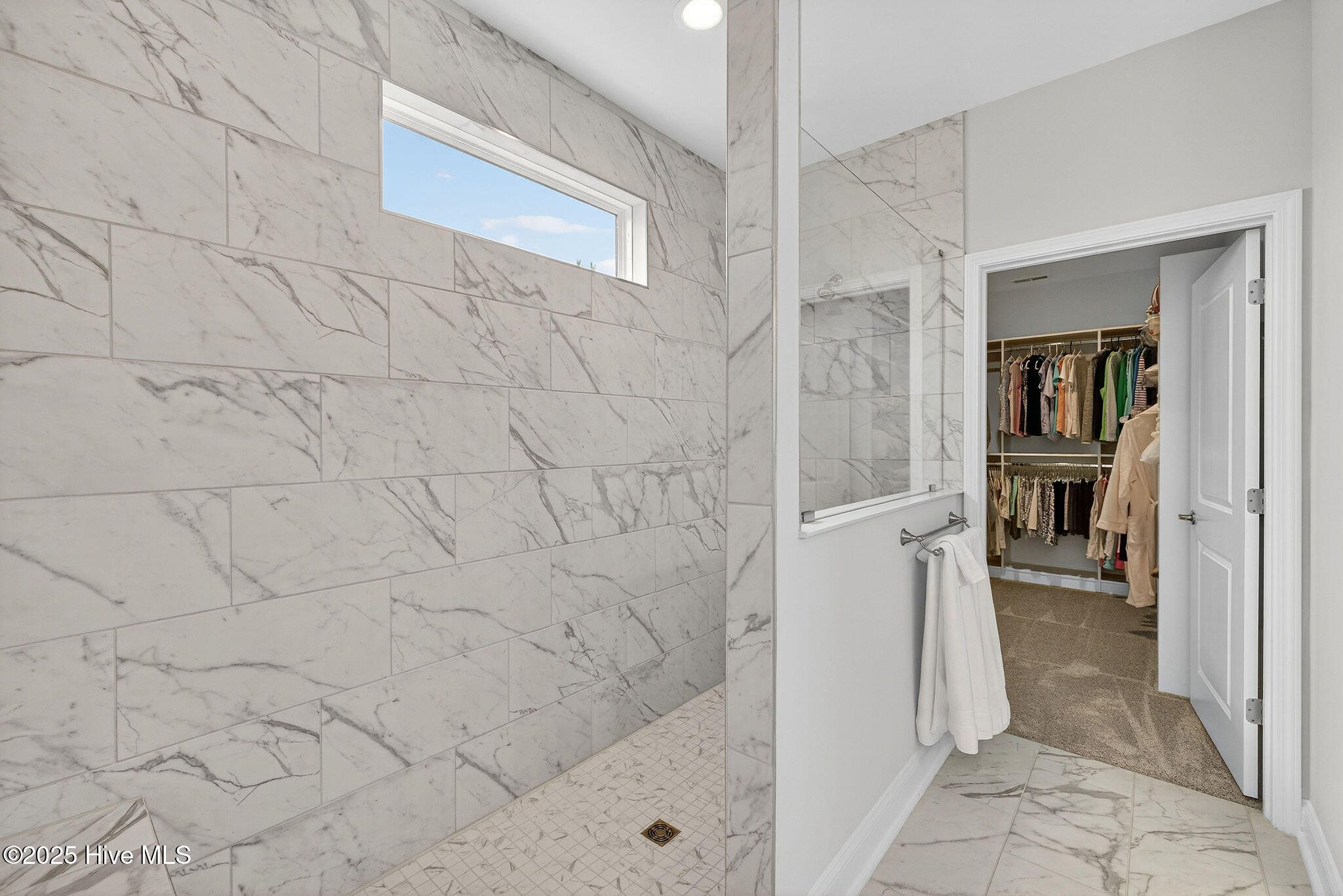 100565700 | Photo 38