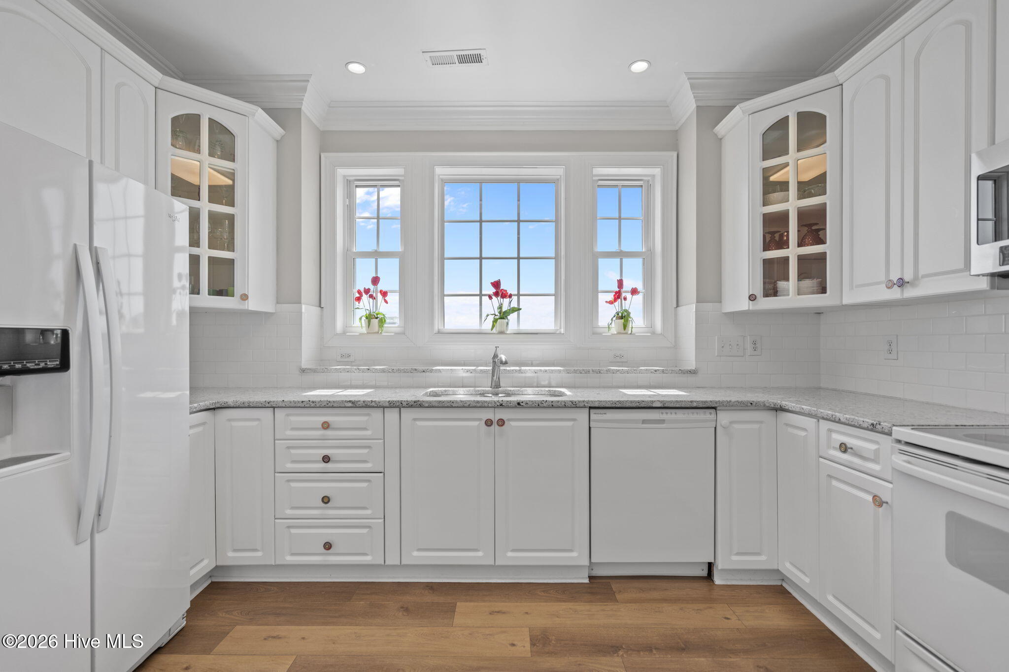 100564459 | Photo 37