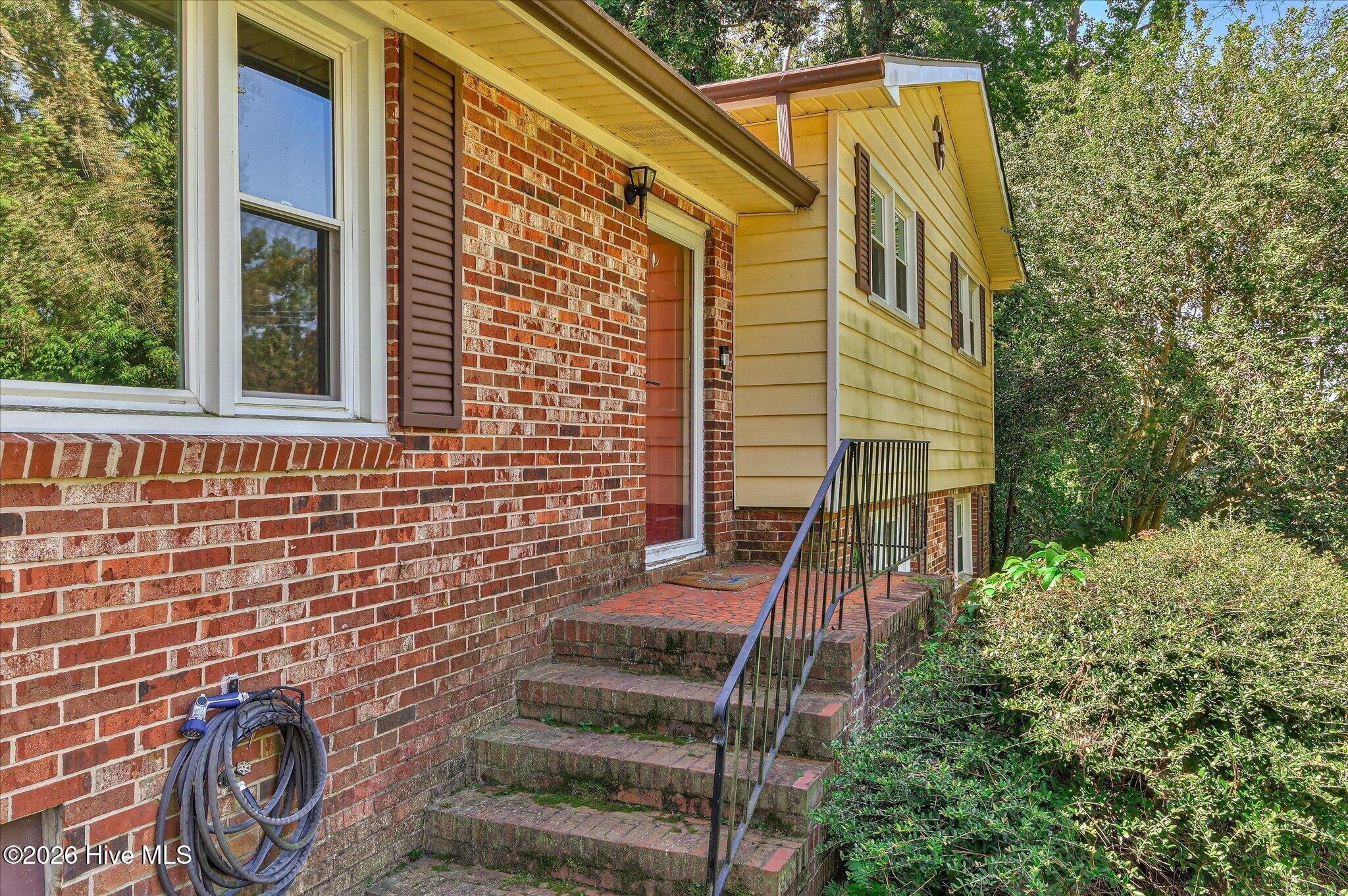 Photo 2 of Single family home for sale at 809 Hammond Dr, North Augusta, SC 29841 | MLS# 100606564 | Listing updated on 2026-09-29