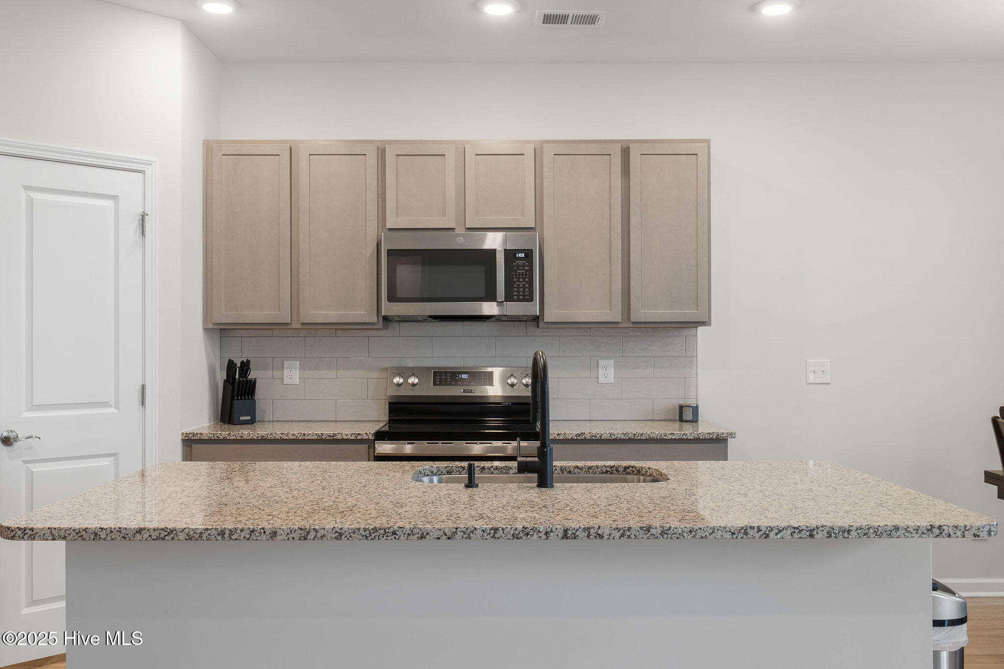 100542569 | Photo 18