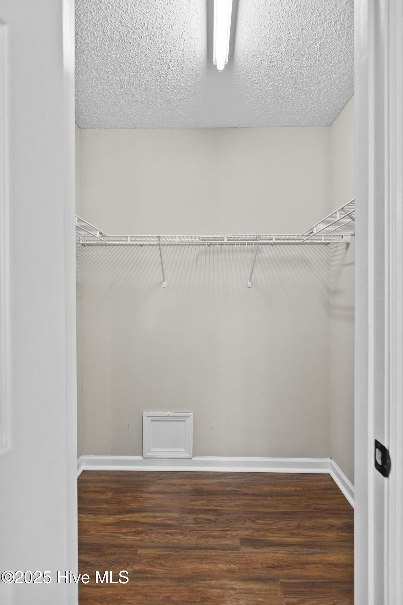 100546183 | Photo 39