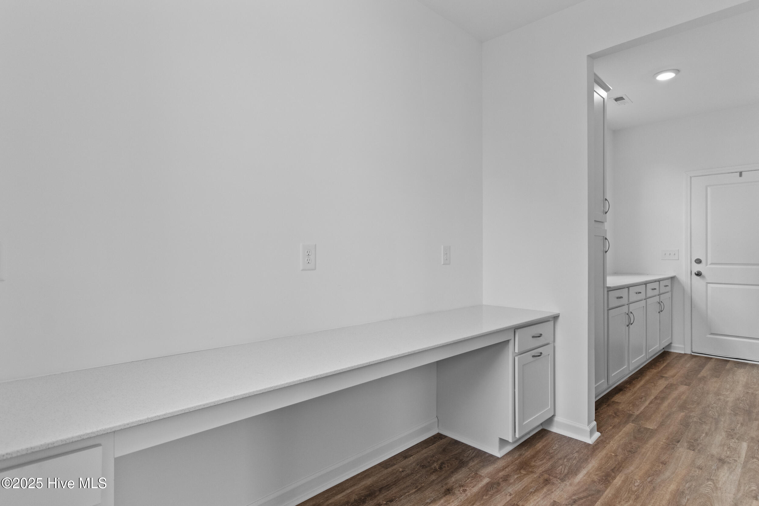 100563734 | Photo 22