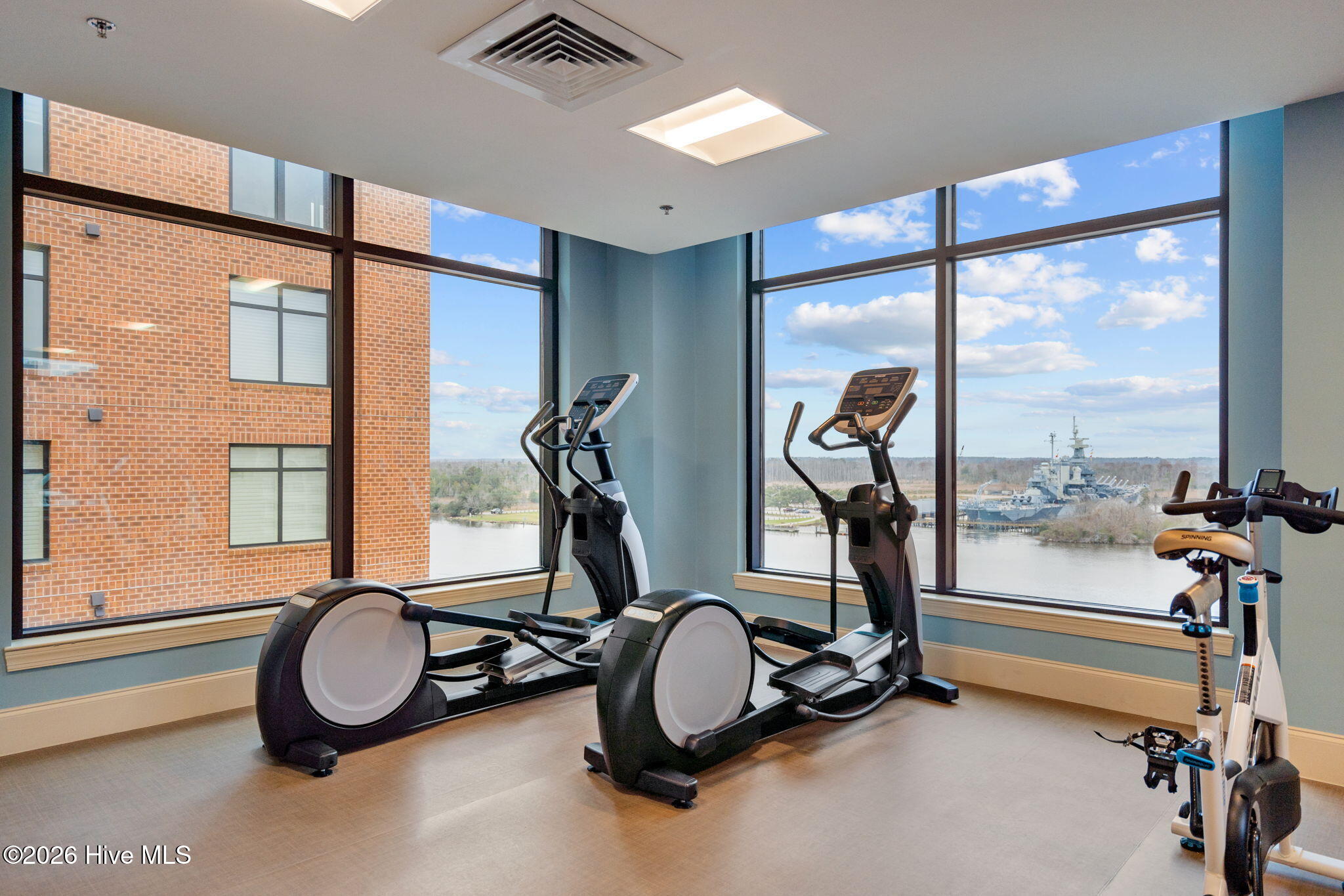 100565283 | Photo 55