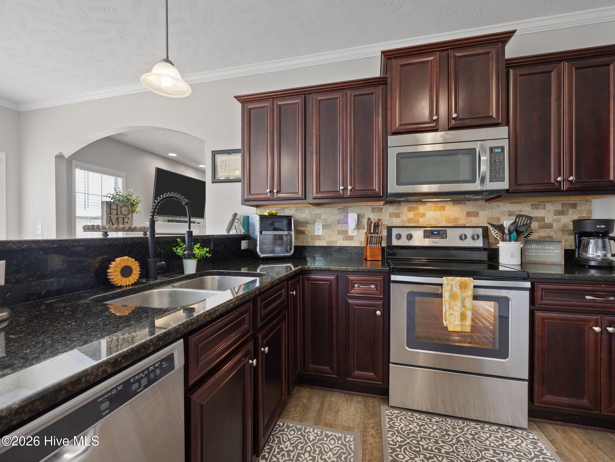 100566701 | Photo 19