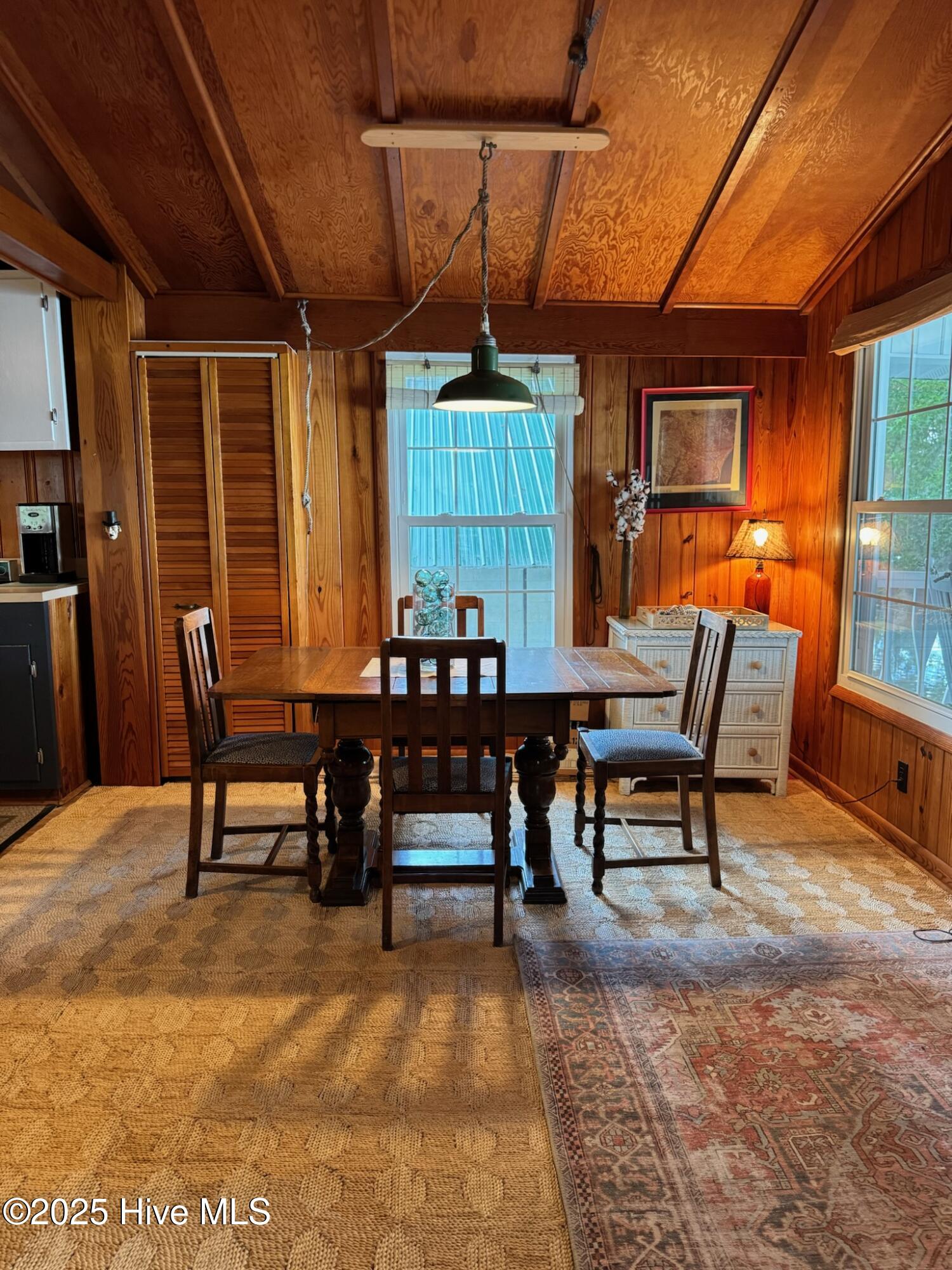 100543685 | Photo 24