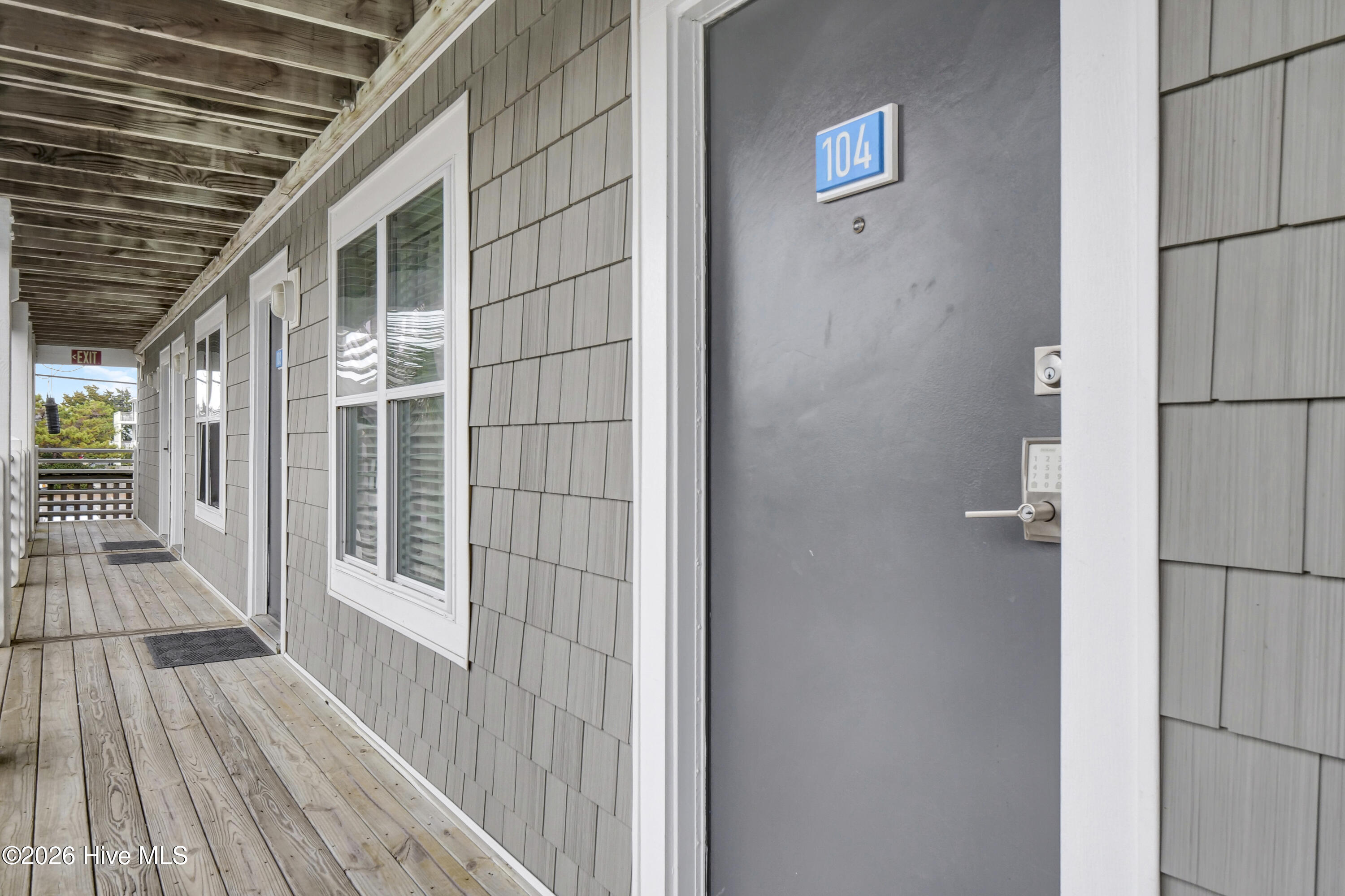 100549302 | Photo 15