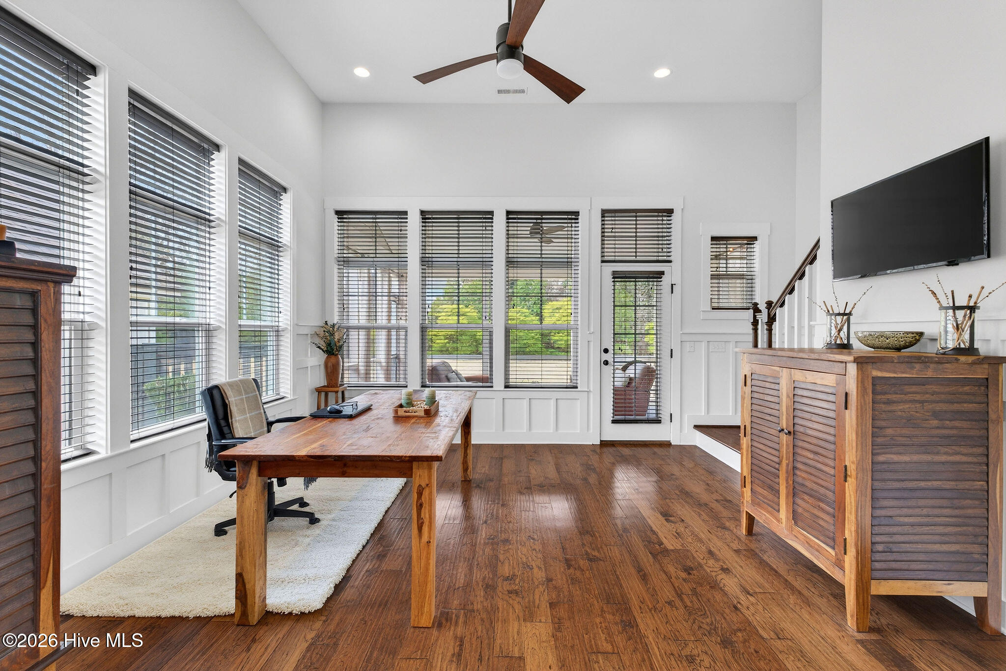 100561102 | Photo 23