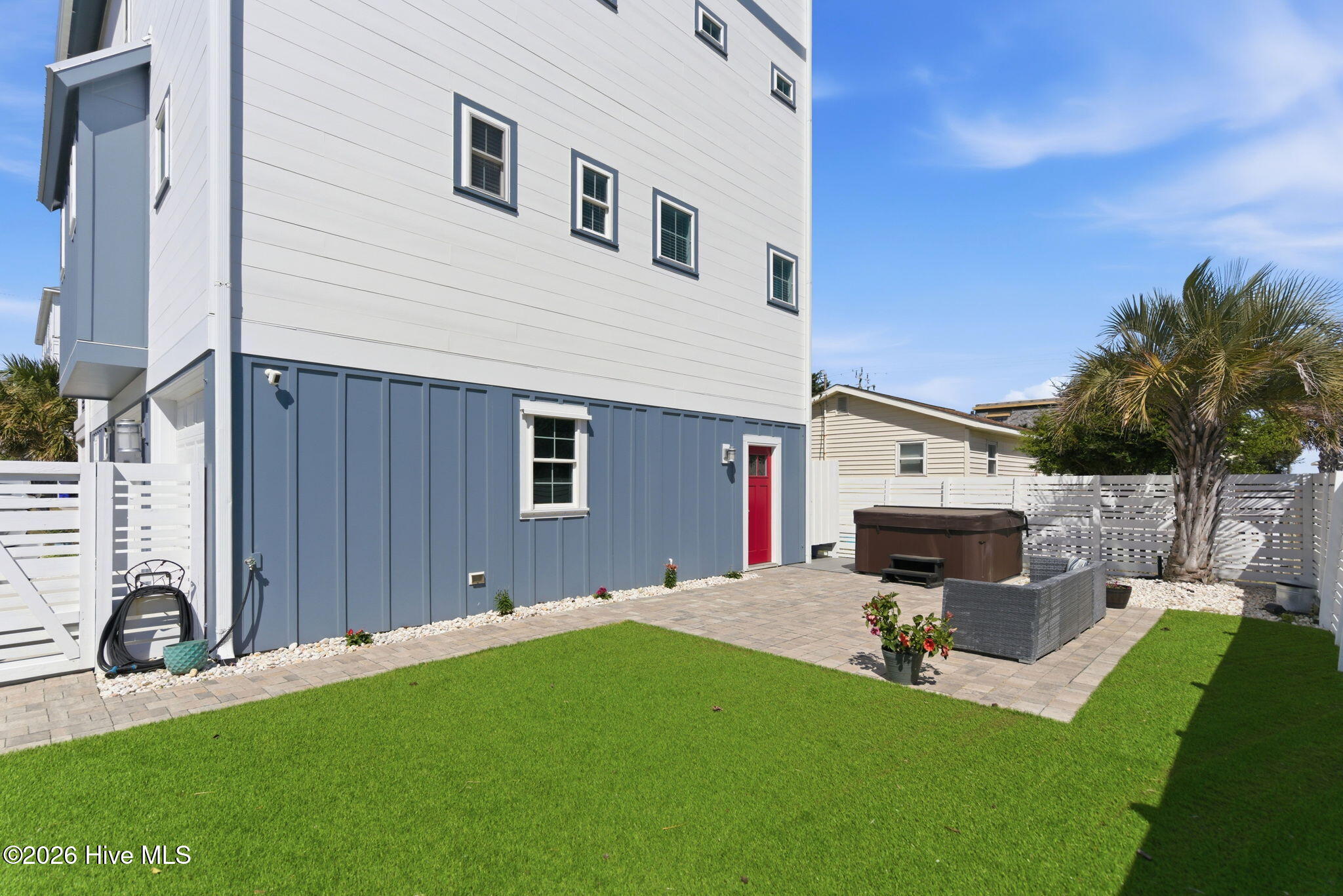 100570056 | Photo 66