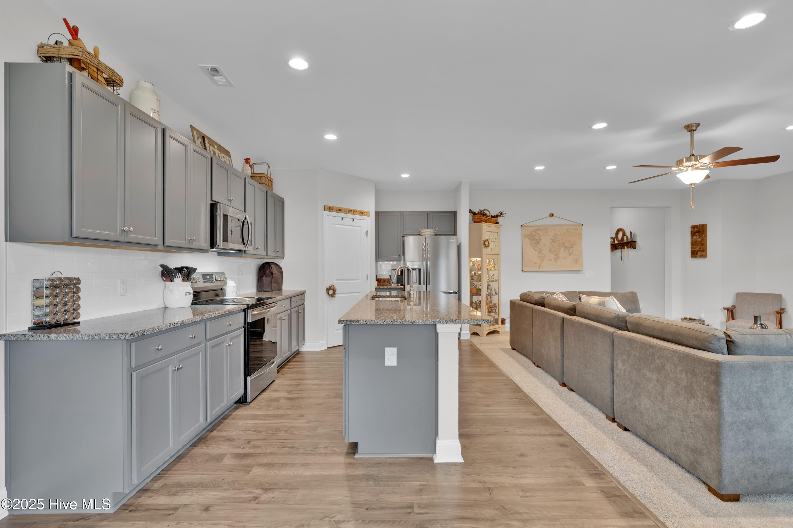 100532517 | Photo 17