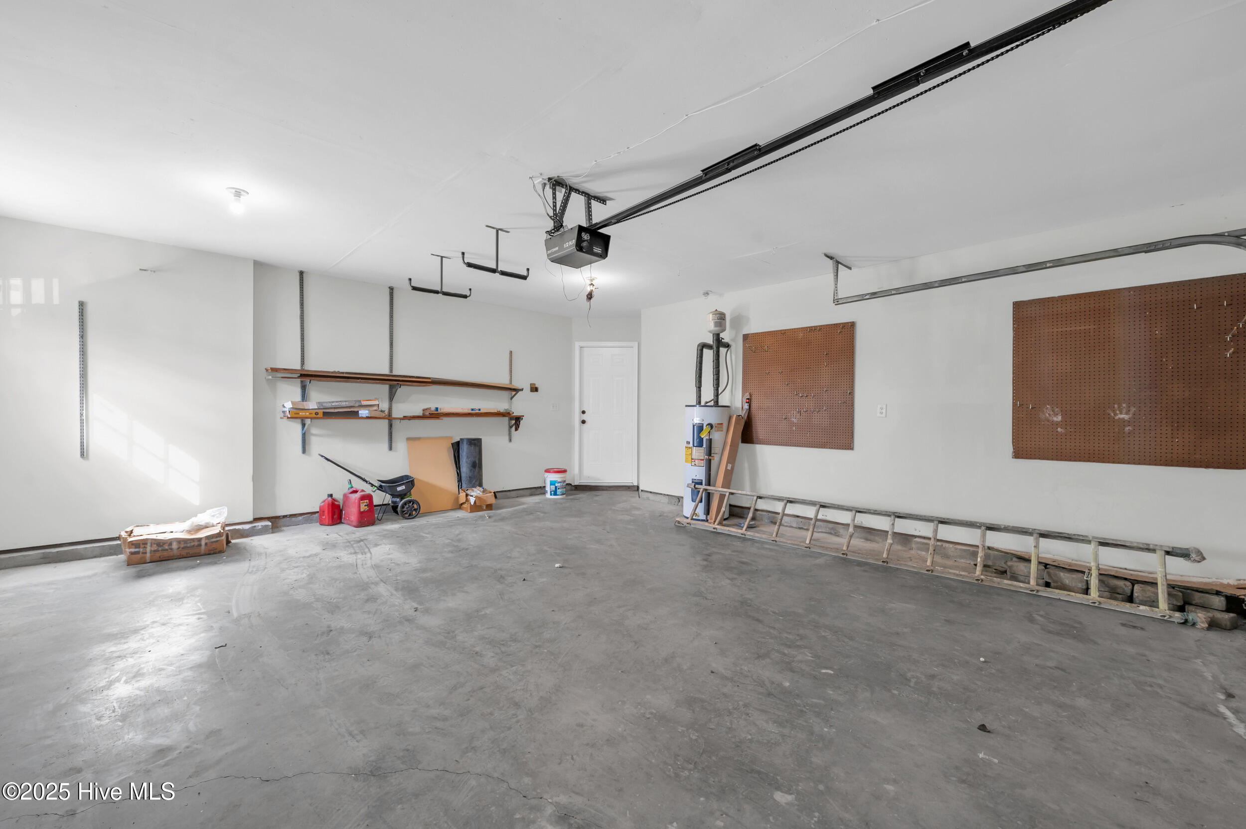 100540827 | Photo 38